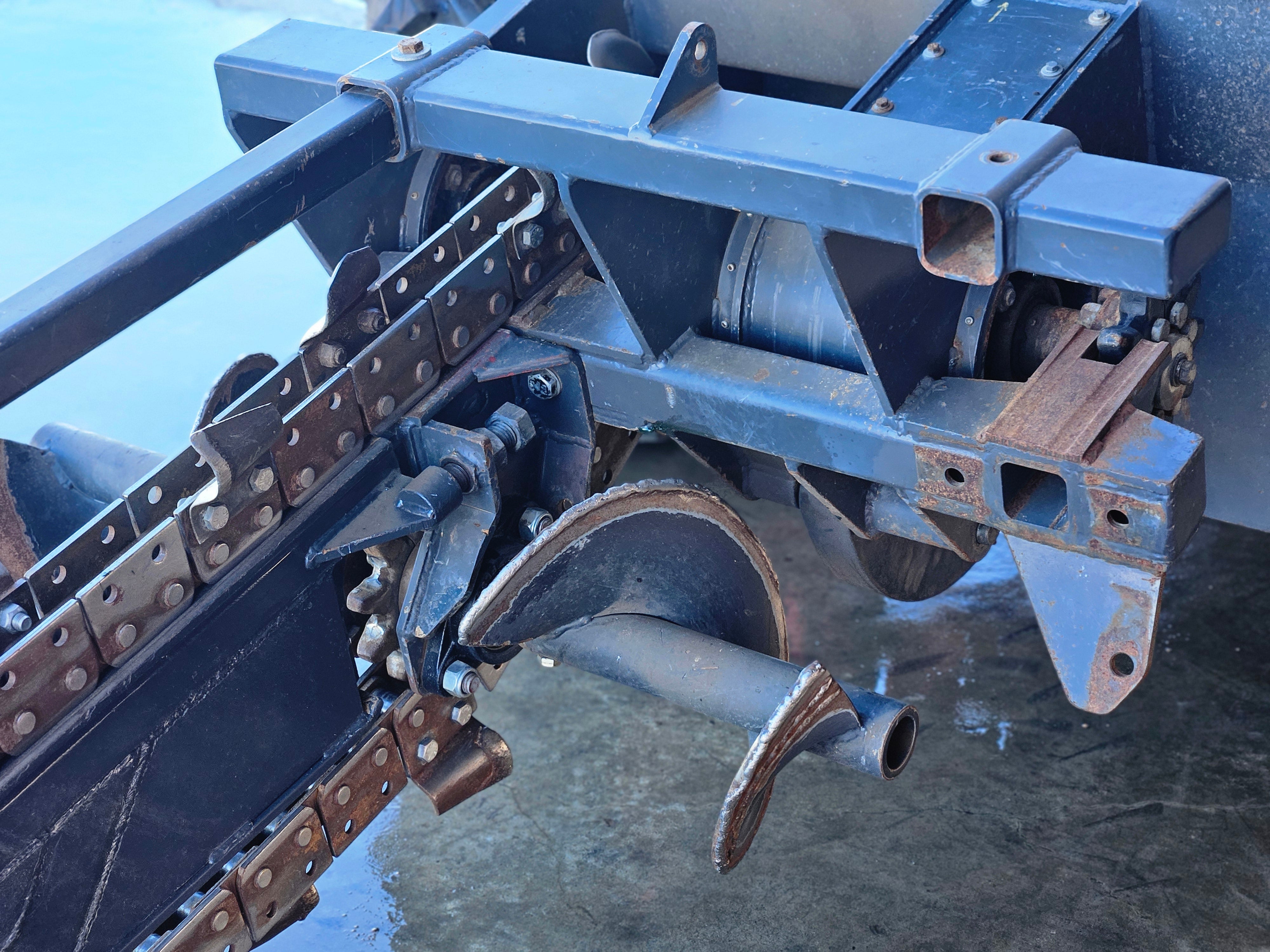 2023 Kubota L3800D Trencher