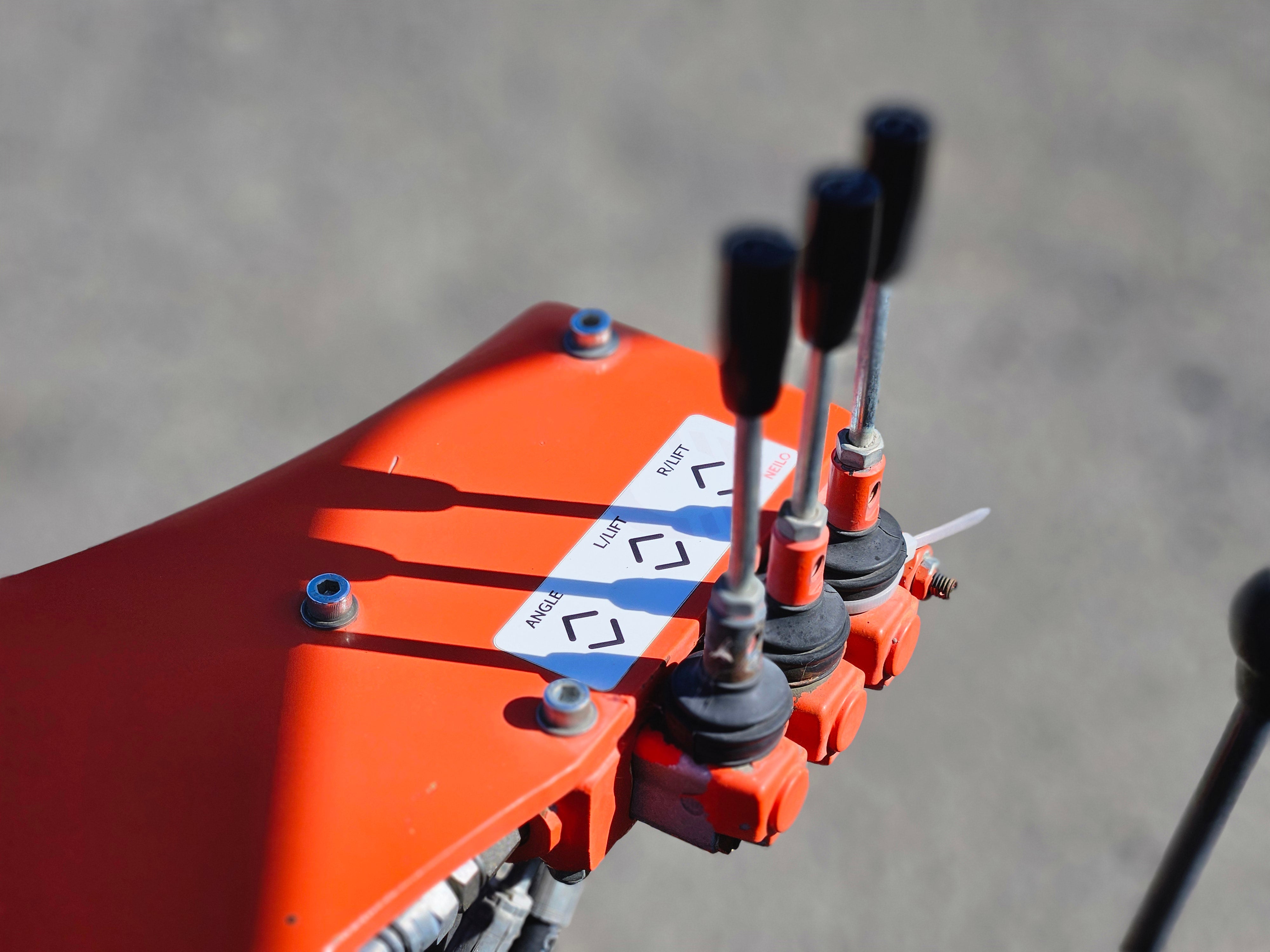 2020 Neilo B3150 Tractor Grader / Broom