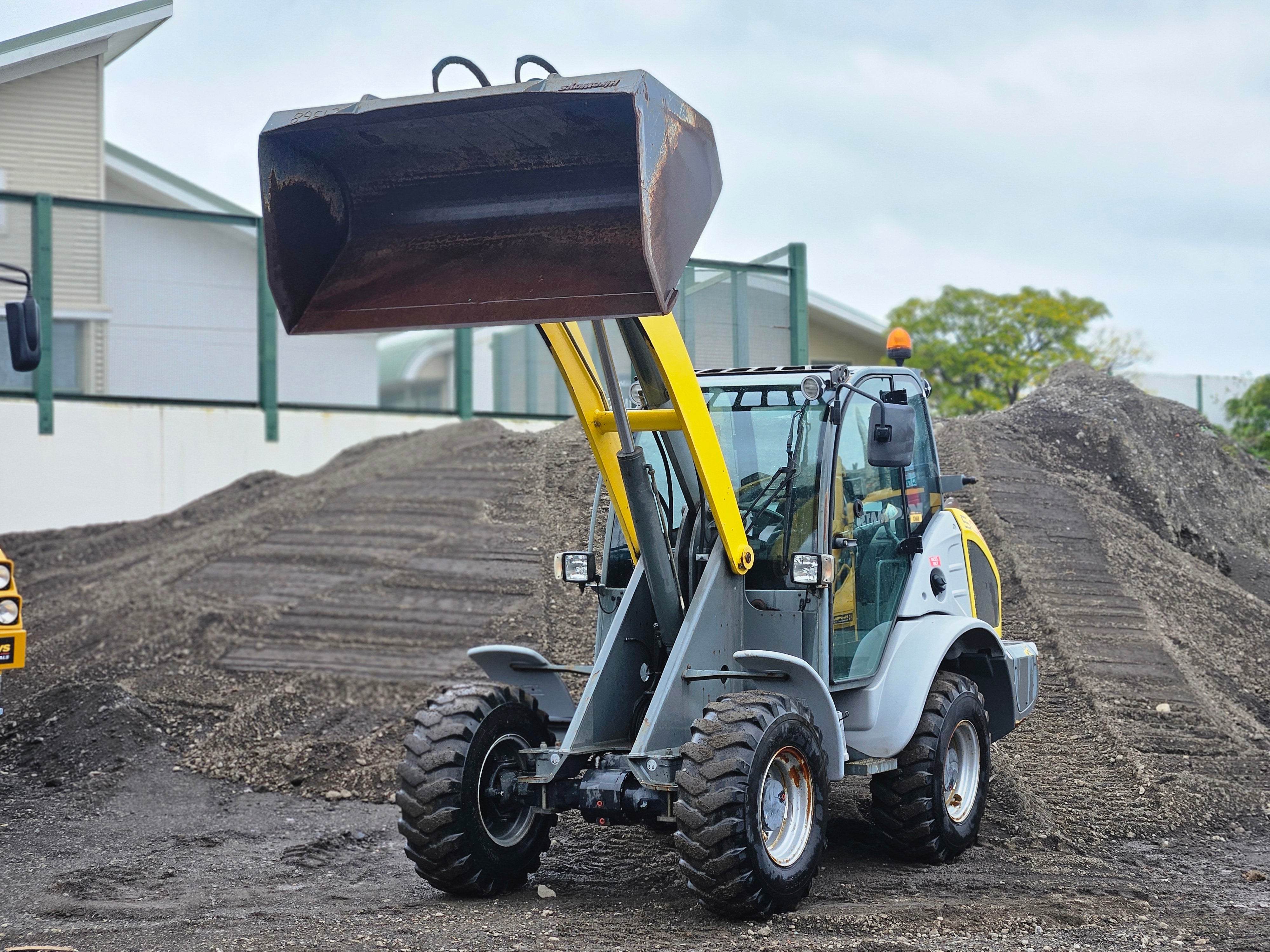 2016 Wacker Neuson 353 Loader