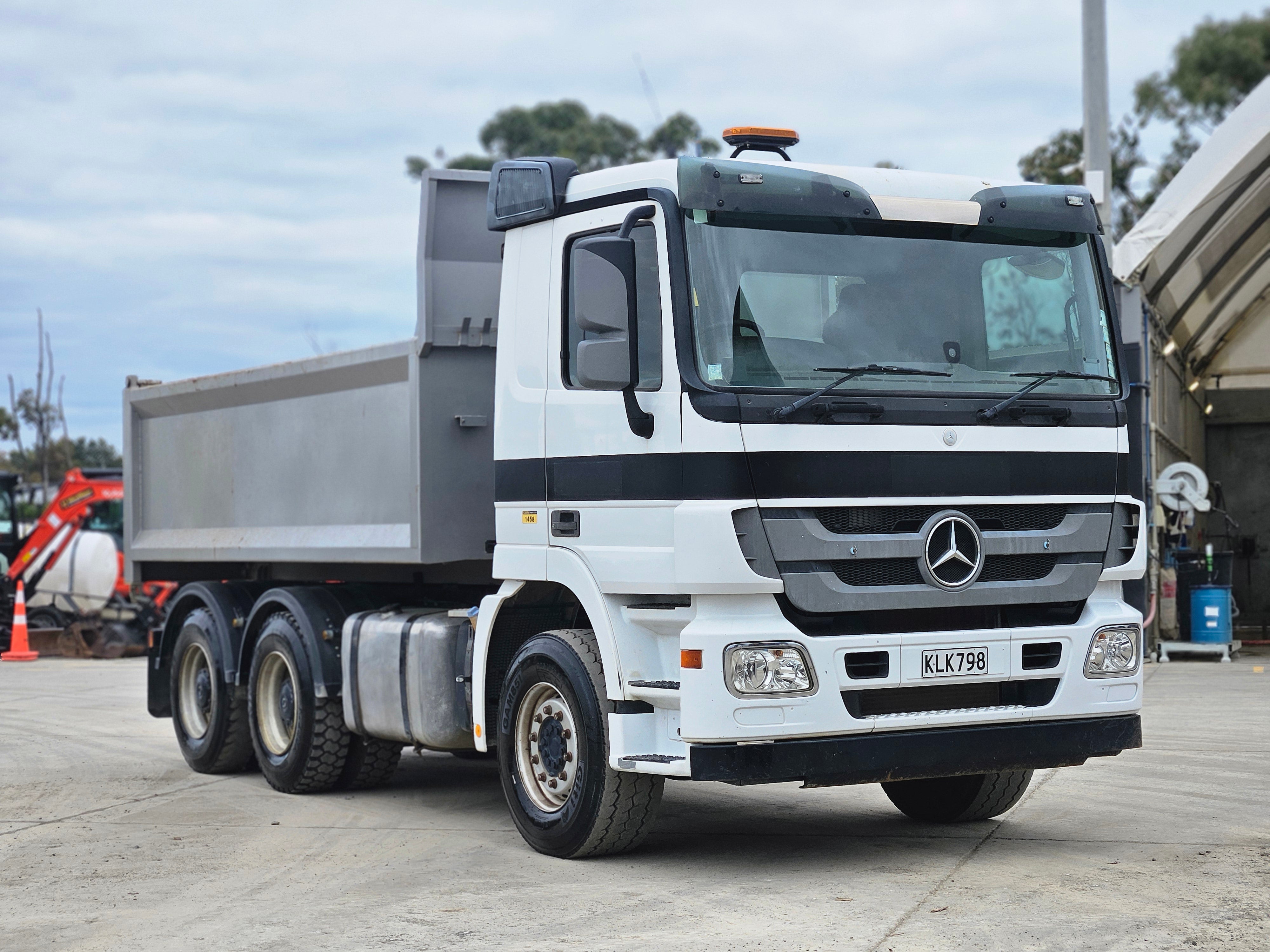 2010 Mercedes-Benz Actros 2644 Tip Truck