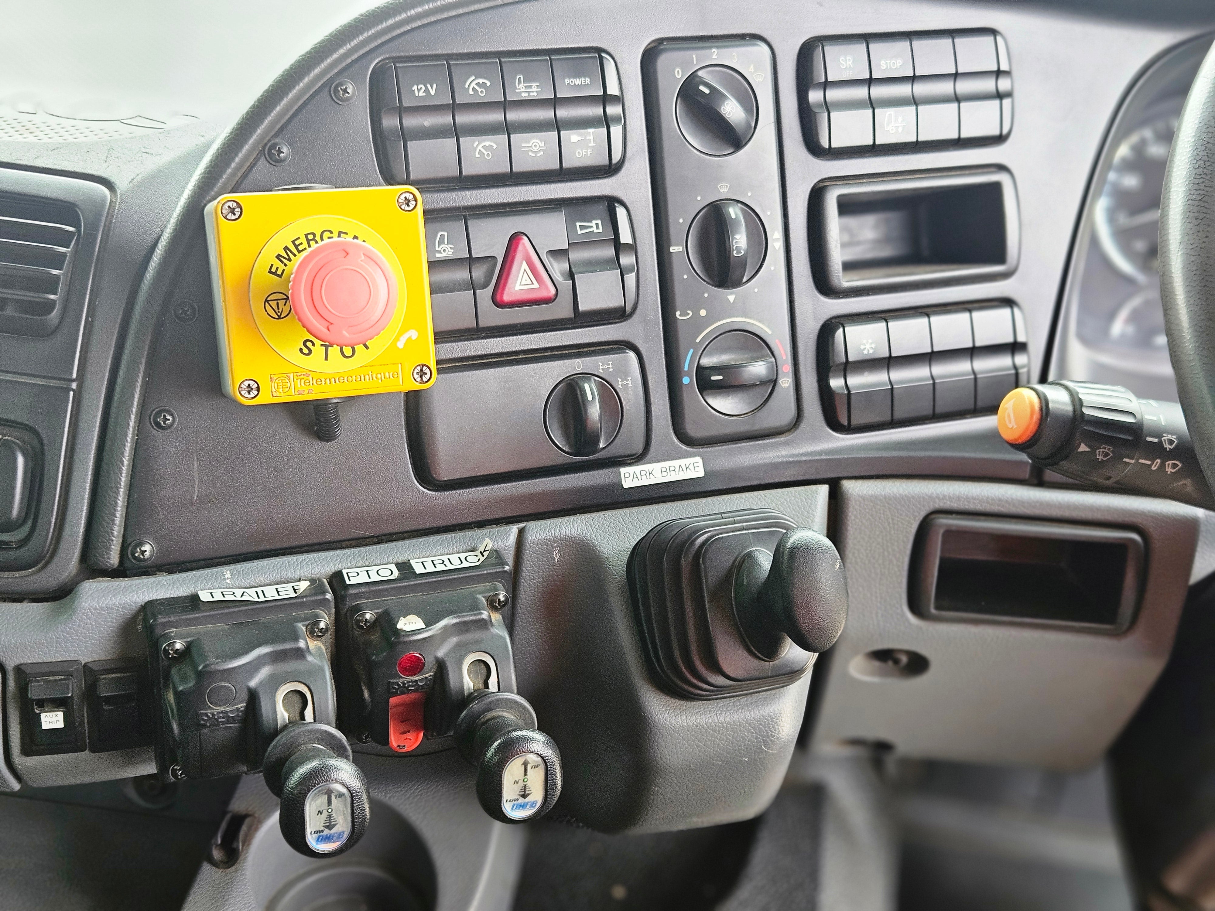 2010 Mercedes-Benz Actros 2644 Tip Truck