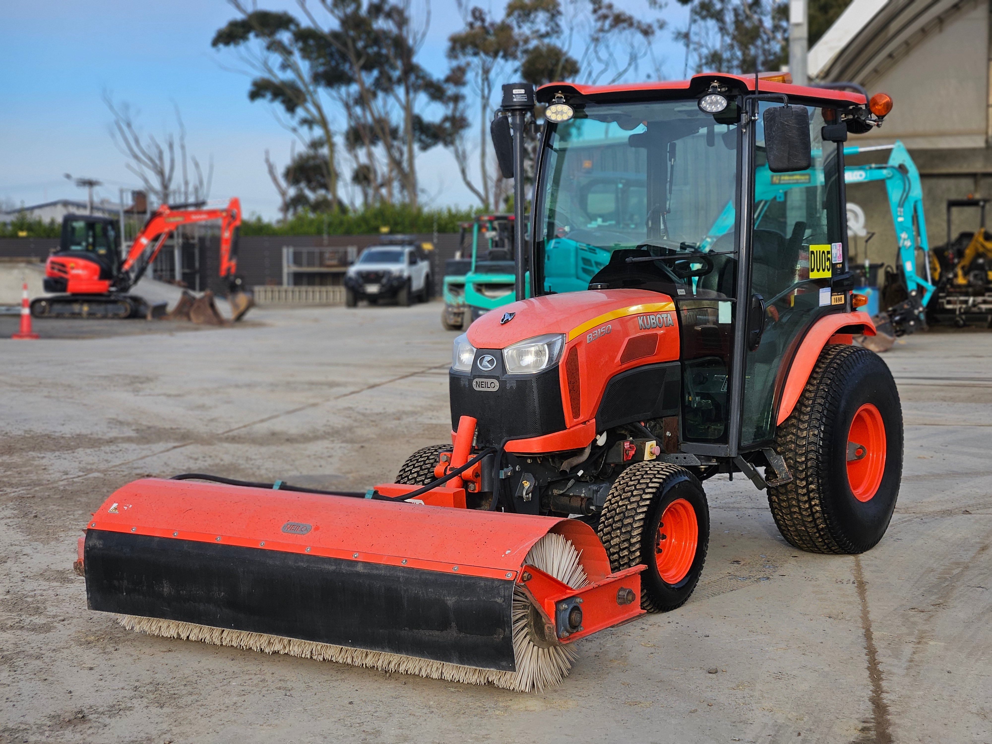 2020 Neilo B3150 Tractor Broom & Trailer