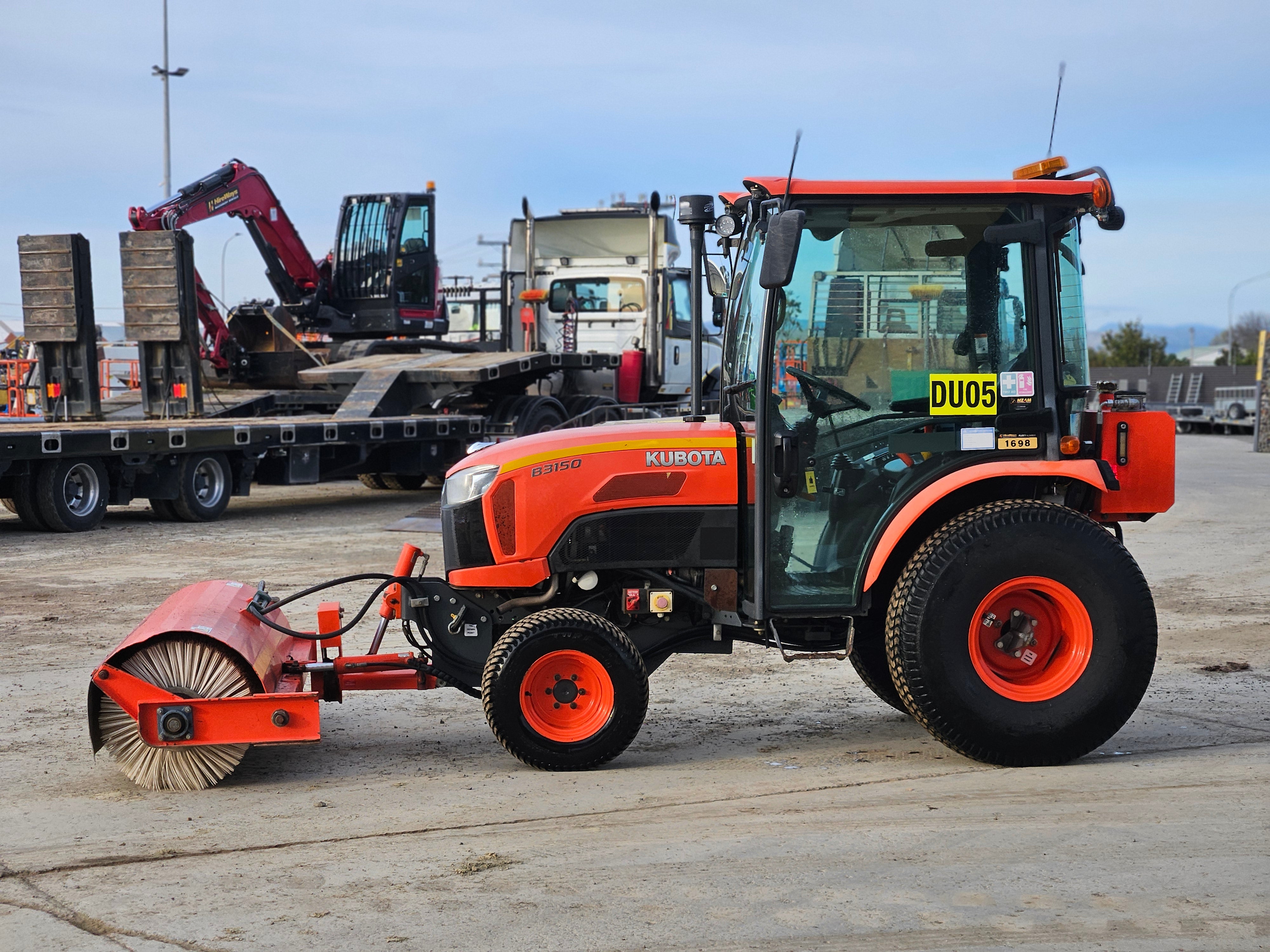 2020 Neilo B3150 Tractor Broom & Trailer