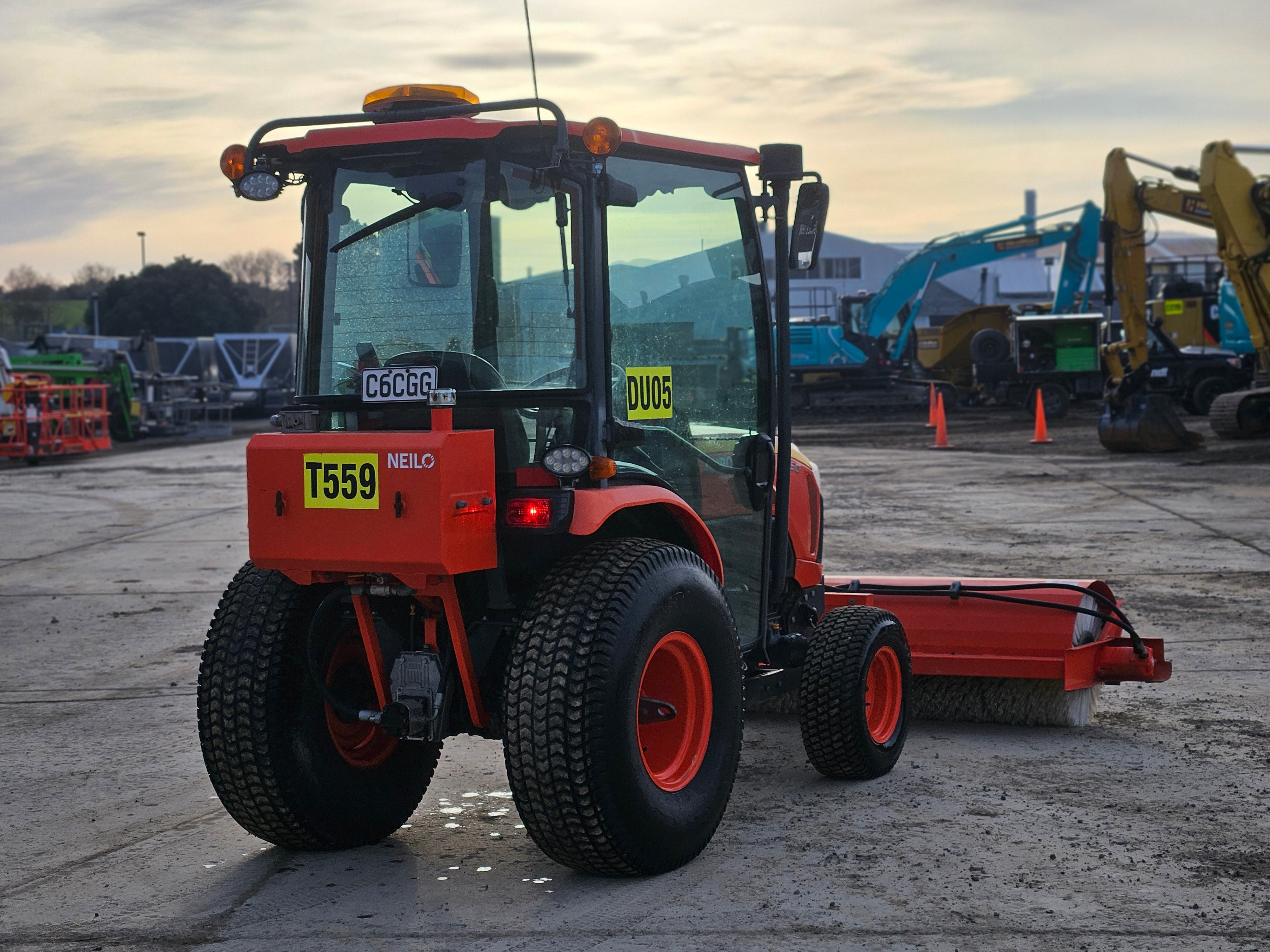 2020 Neilo B3150 Tractor Broom & Trailer