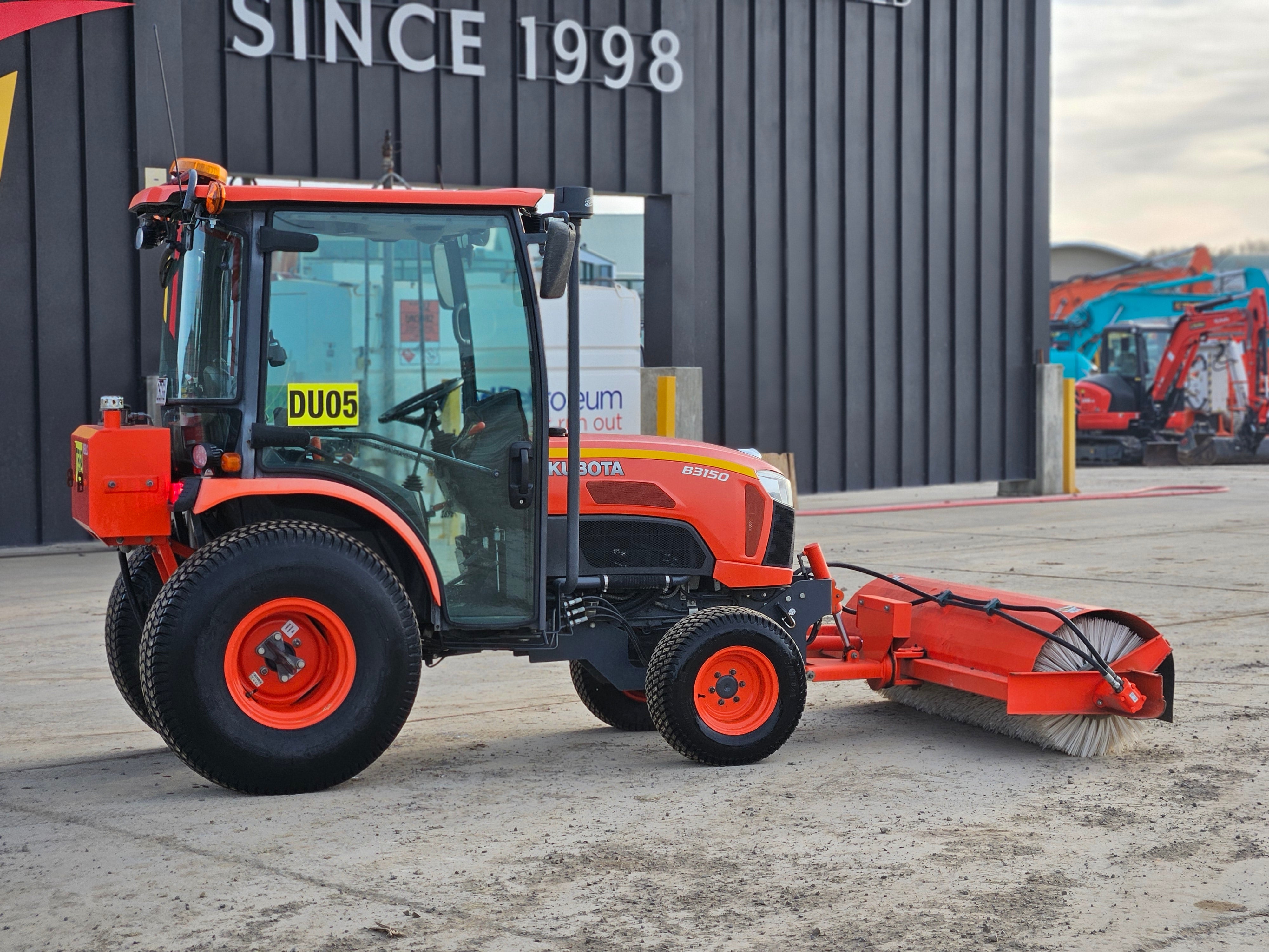 2020 Neilo B3150 Tractor Broom & Trailer