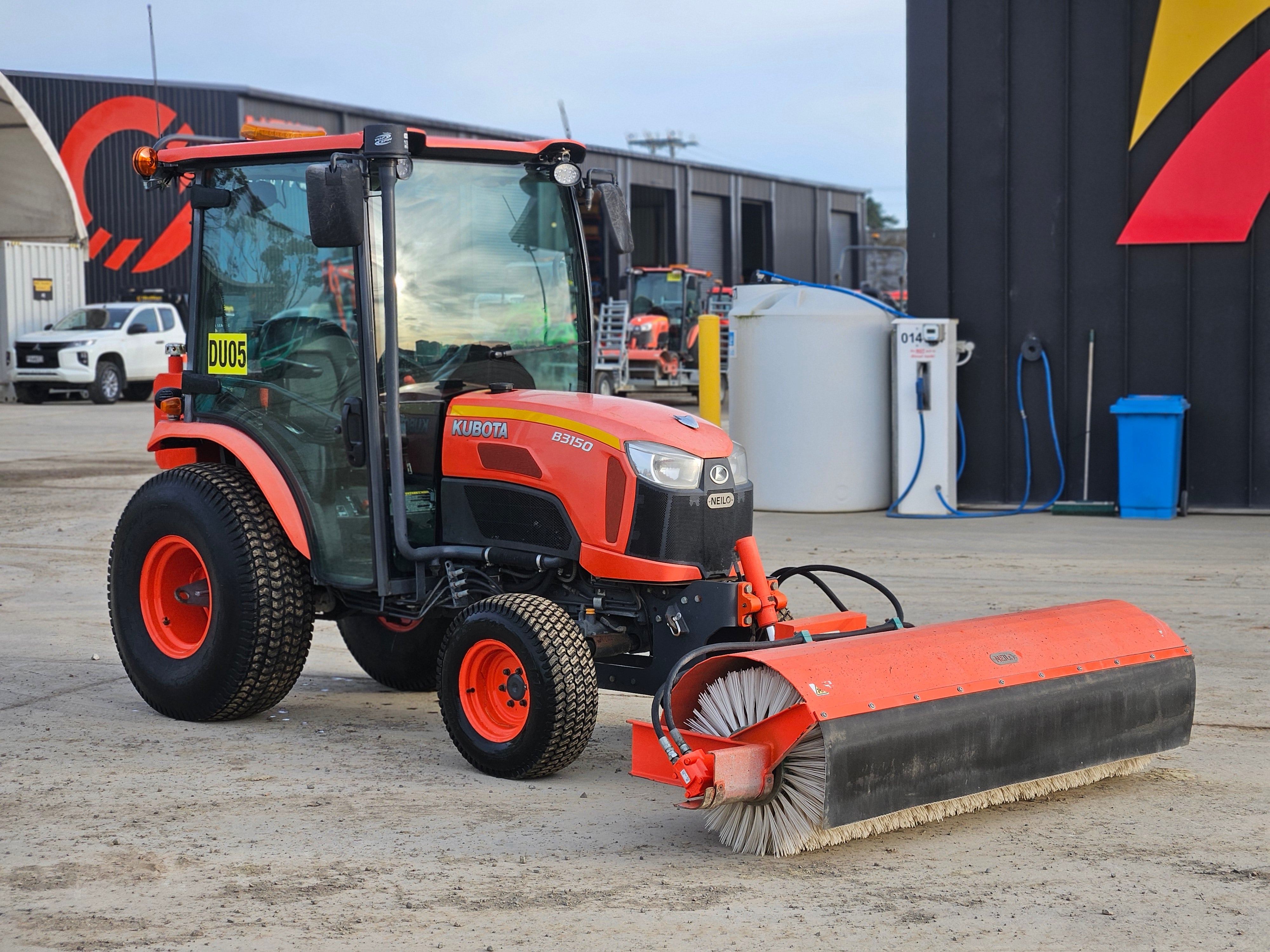2020 Neilo B3150 Tractor Broom & Trailer