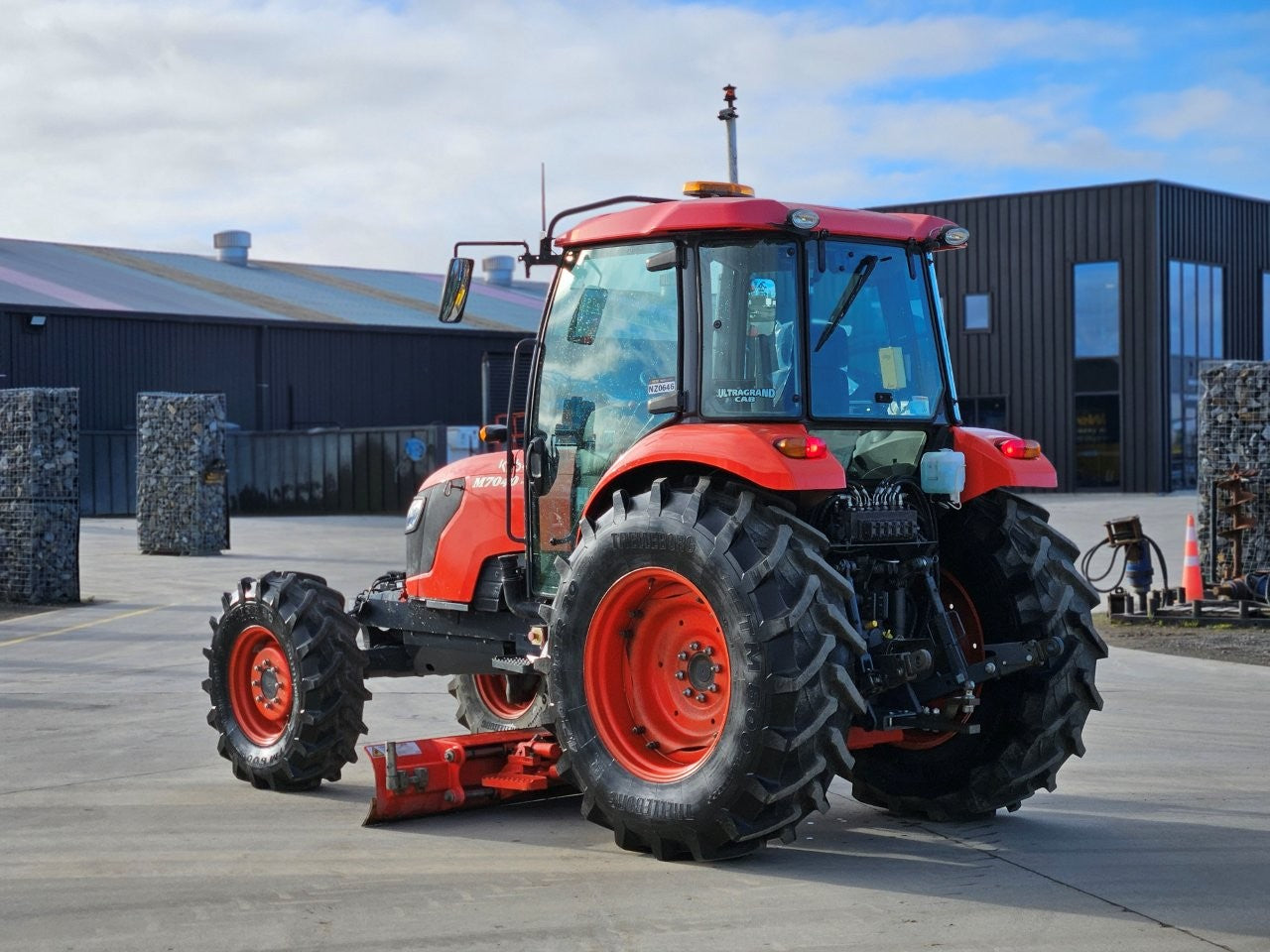 2022 Neilo M7040 Cabin Grader