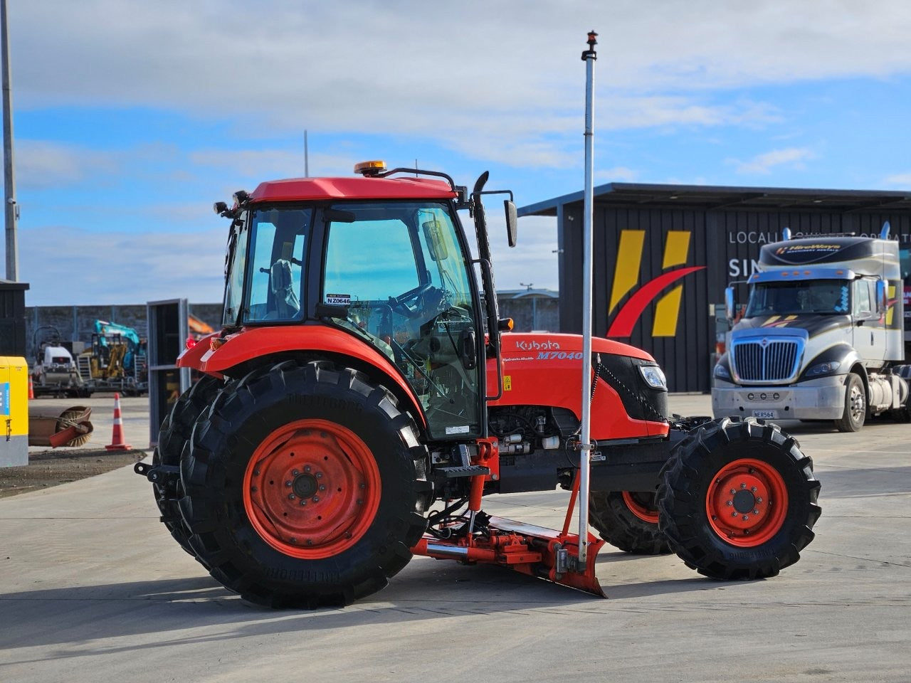 2022 Neilo M7040 Cabin Grader
