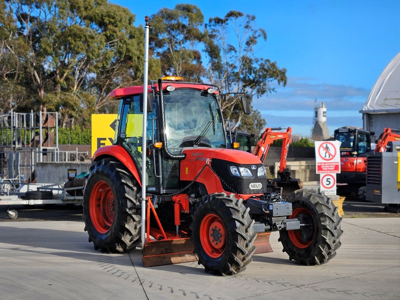 2022 Neilo M7040 Cabin Grader