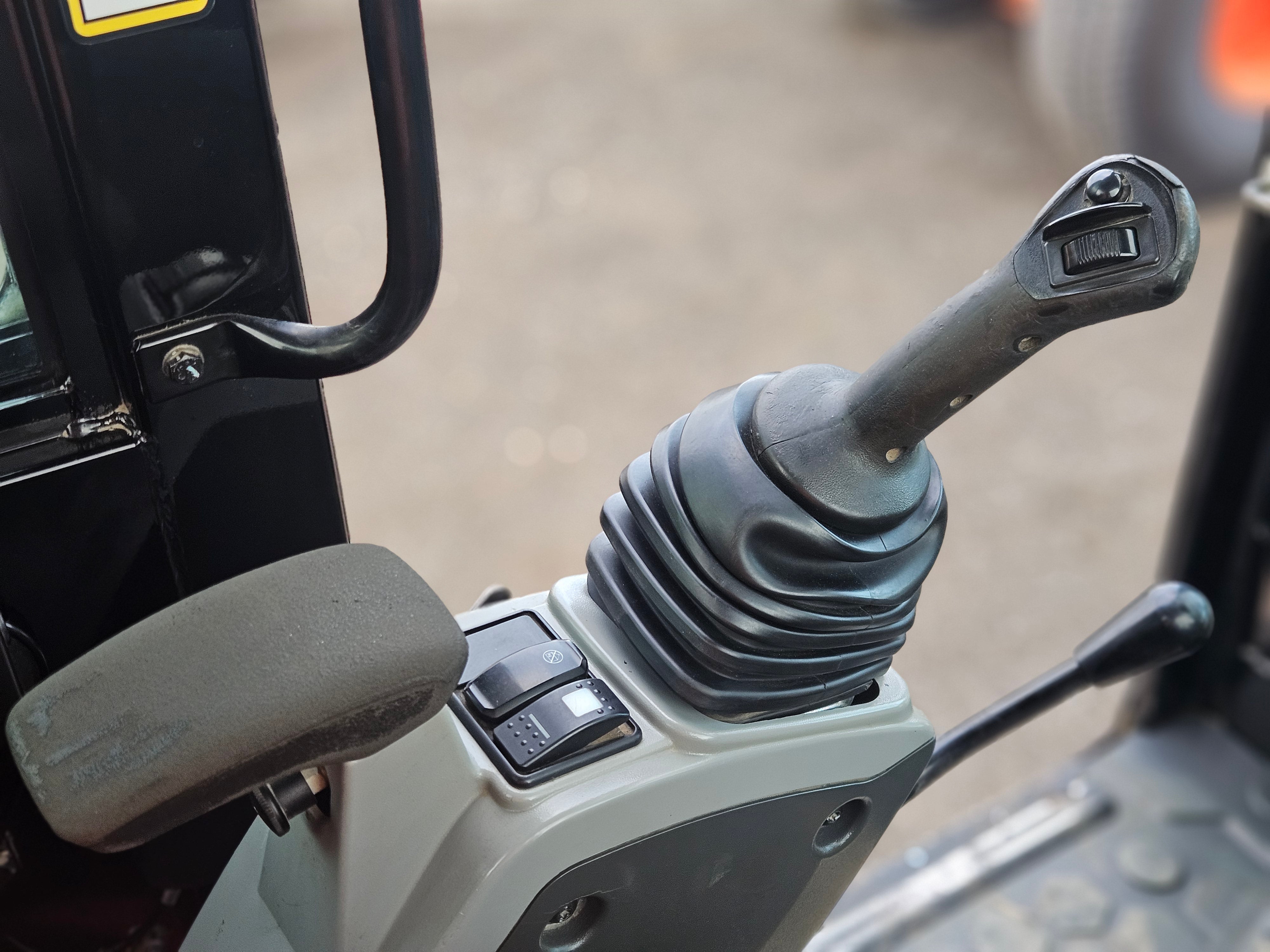 $1 Reserve 2016 Caterpillar 308 Excavator