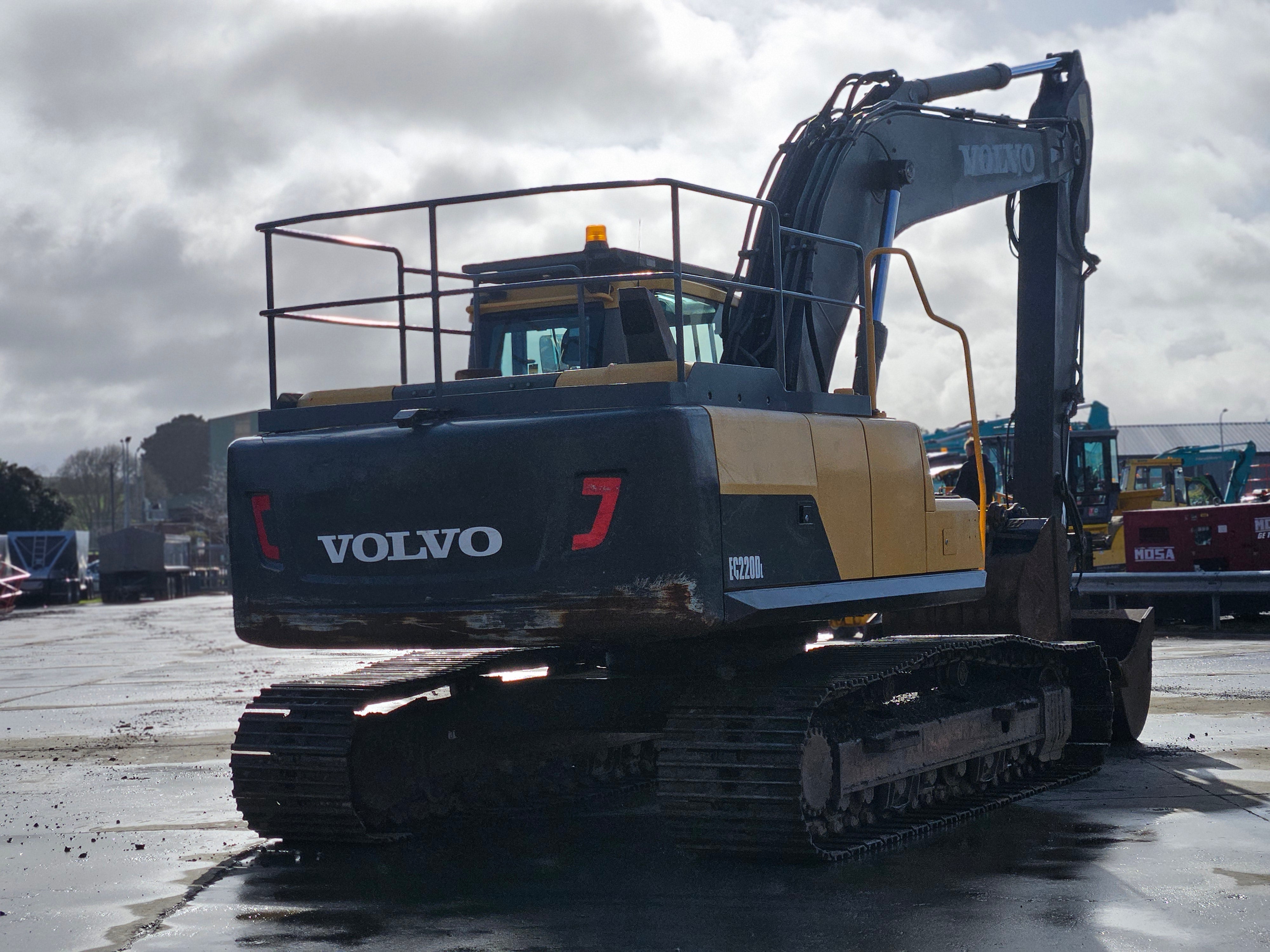 2012 Volvo EC220DL Excavator