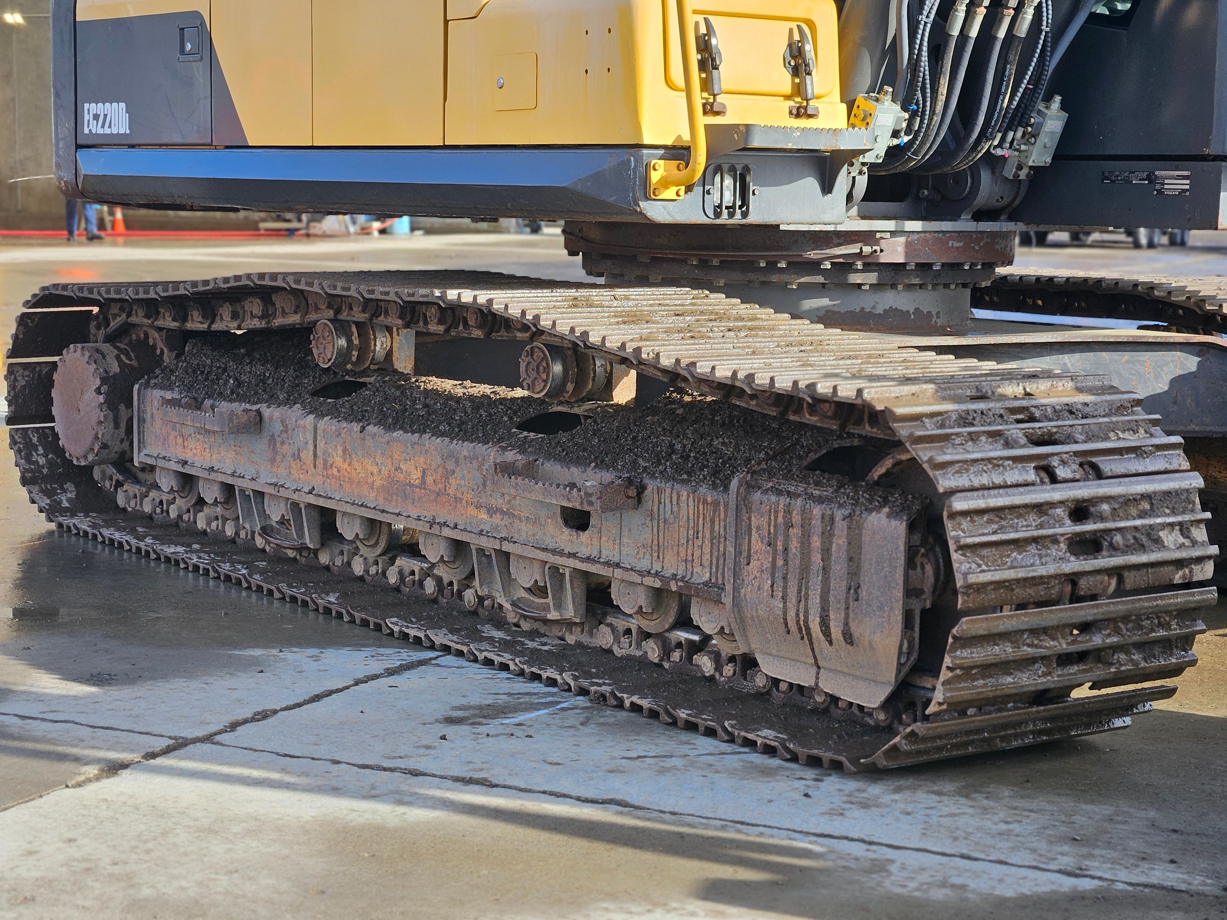 2012 Volvo EC220DL Excavator
