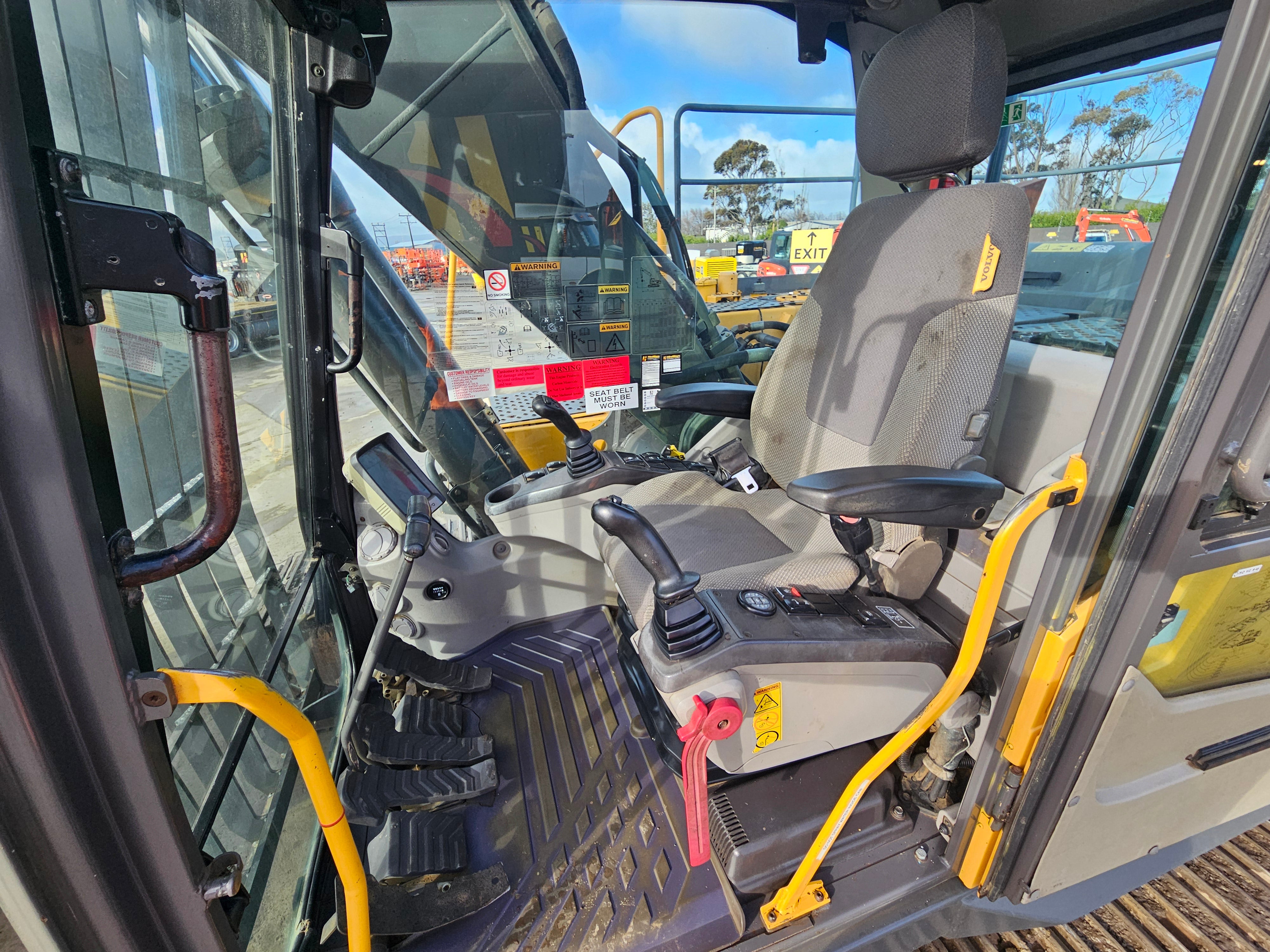 2012 Volvo EC220DL Excavator