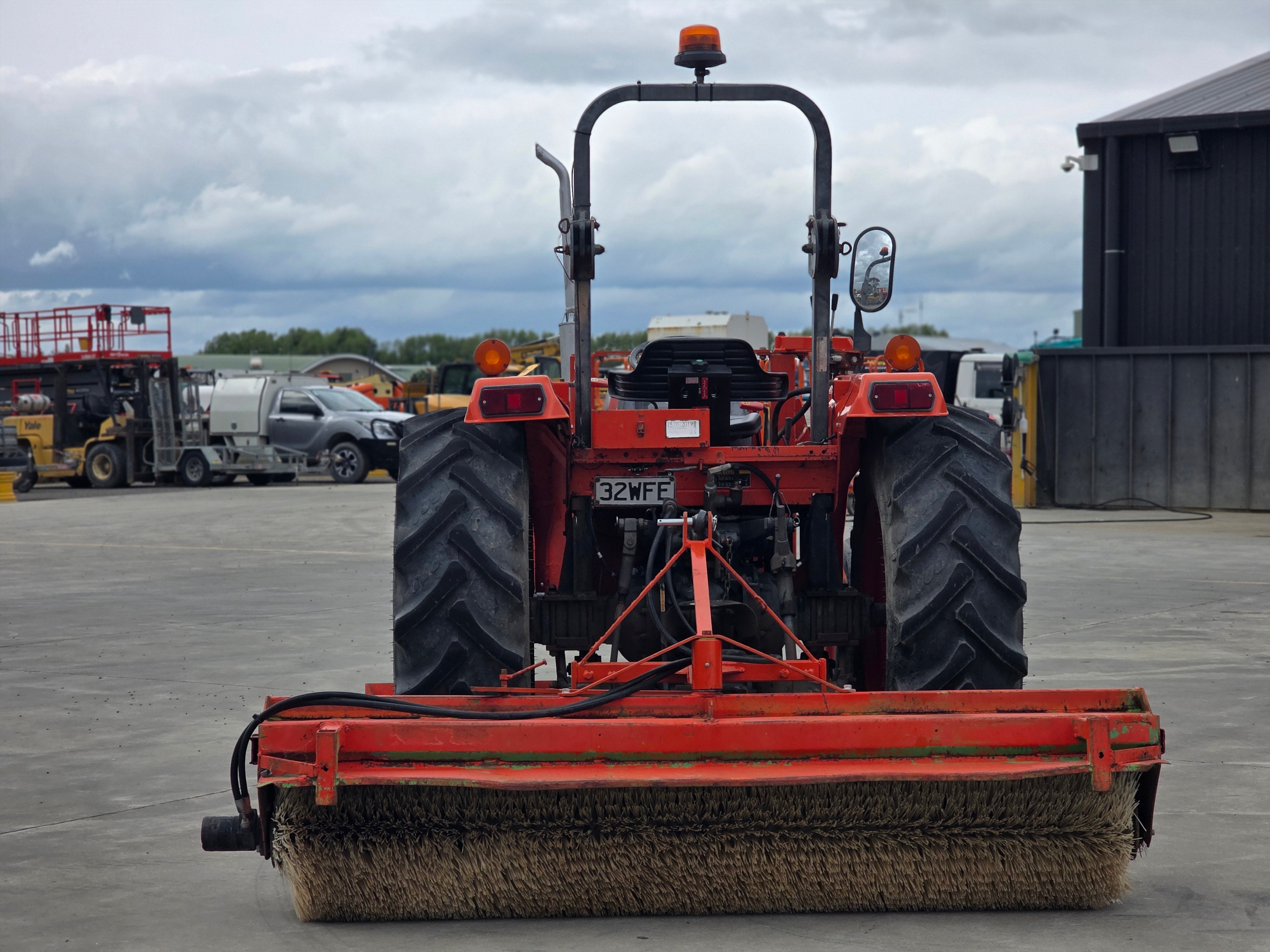 2003 Neilo M5700 Tractor Grader w/ Rear Broom