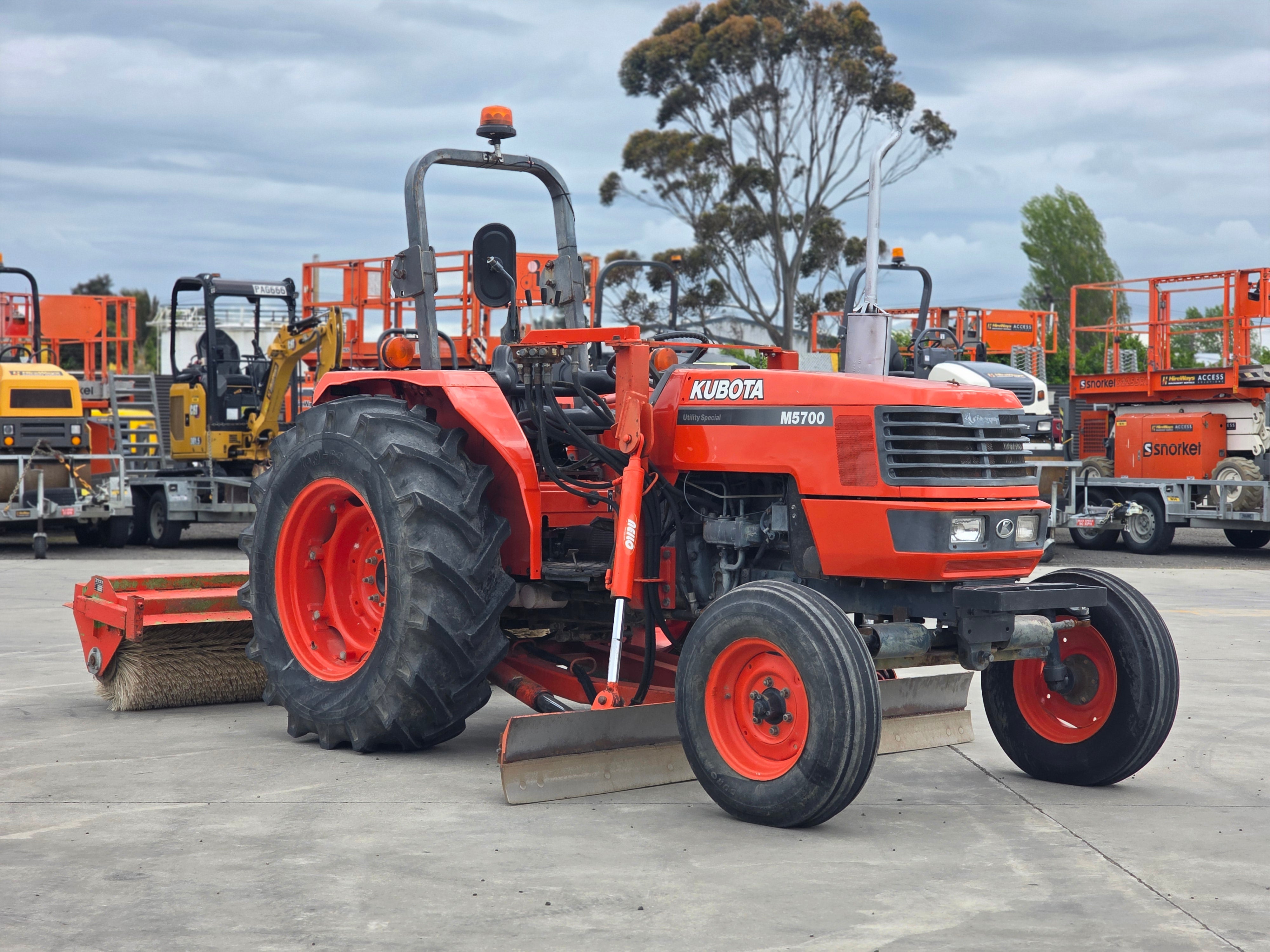 2003 Neilo M5700 Tractor Grader w/ Rear Broom