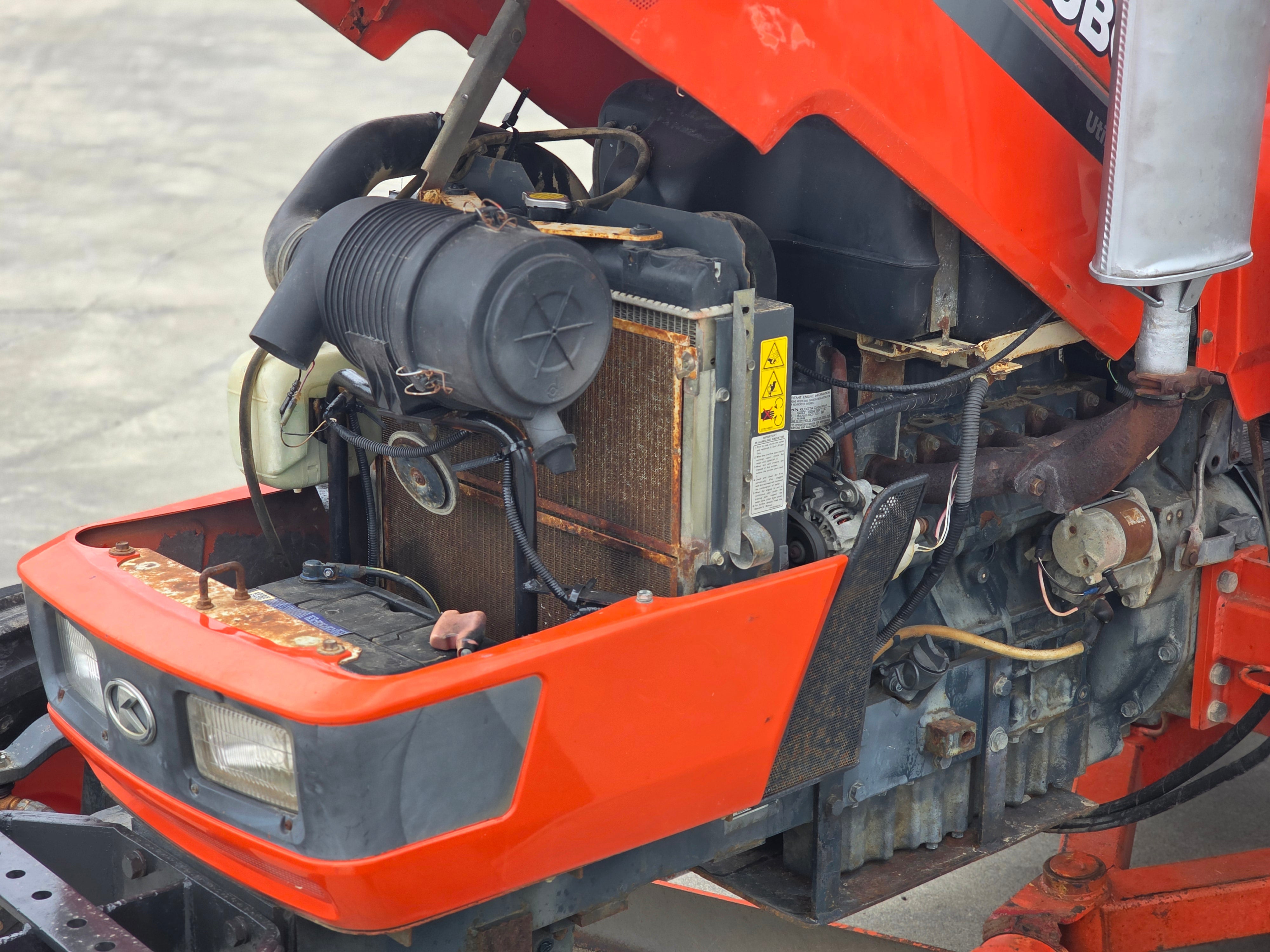 2003 Neilo M5700 Tractor Grader w/ Rear Broom