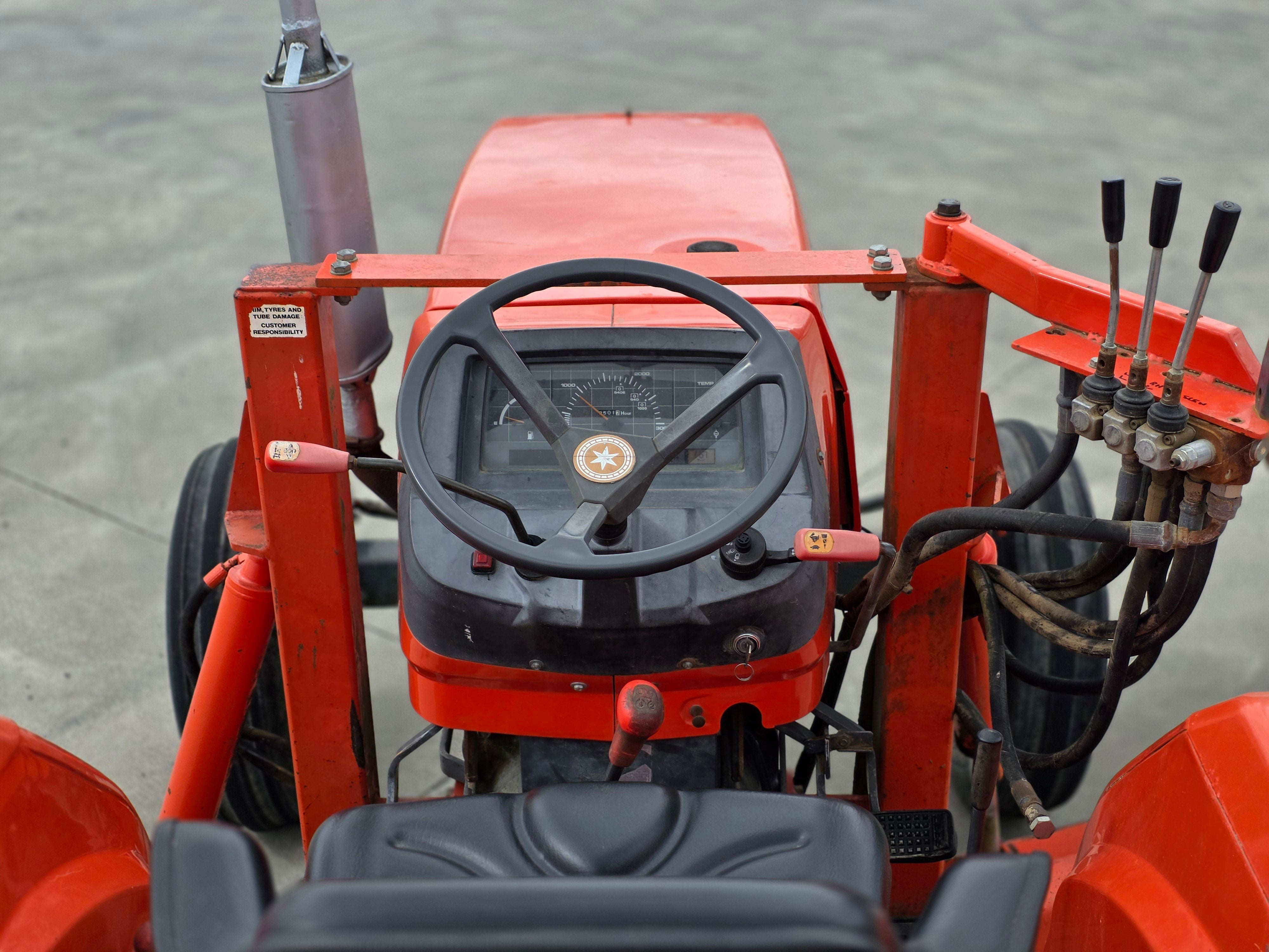 2003 Neilo M5700 Tractor Grader w/ Rear Broom