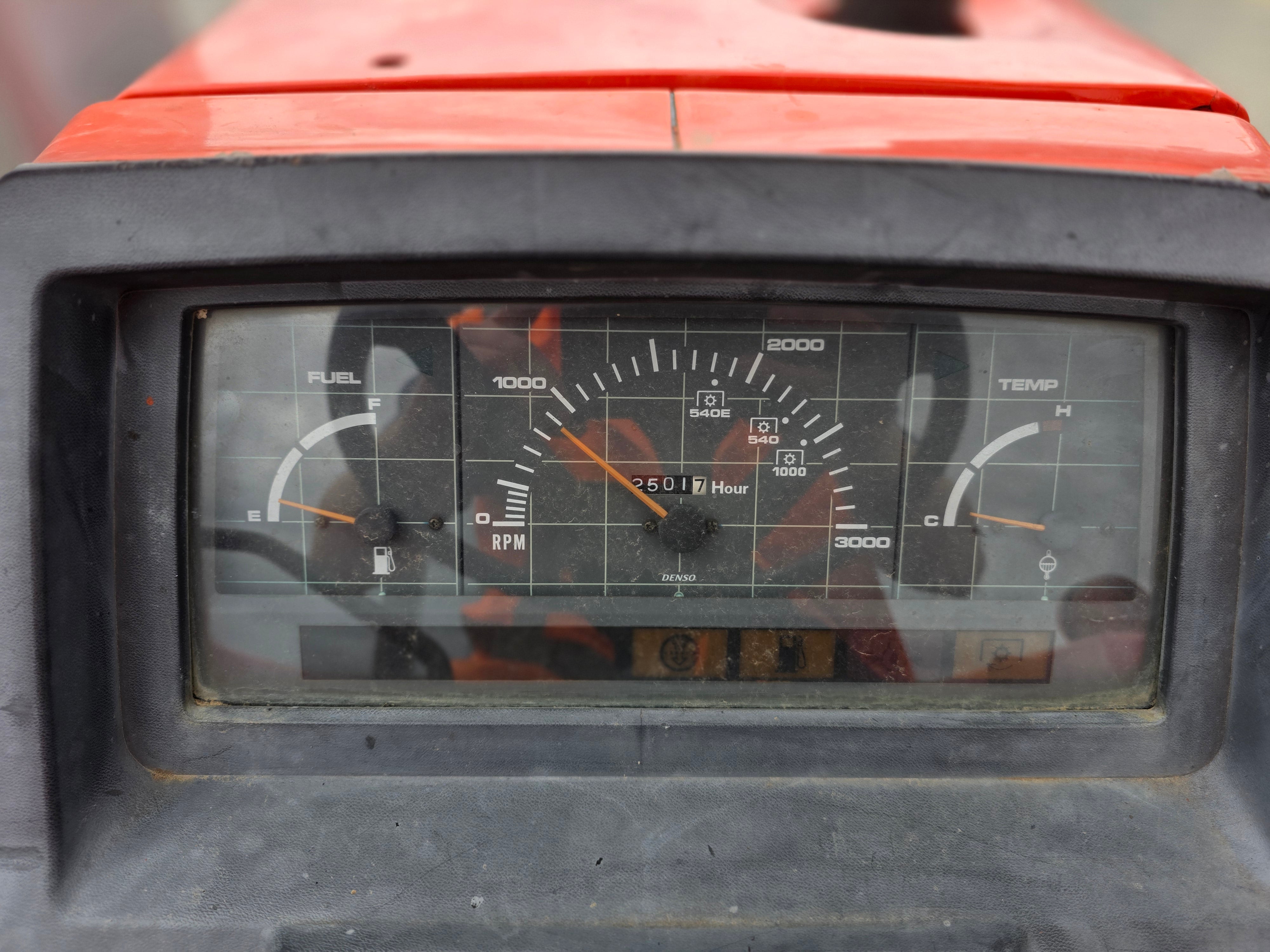 2003 Neilo M5700 Tractor Grader w/ Rear Broom