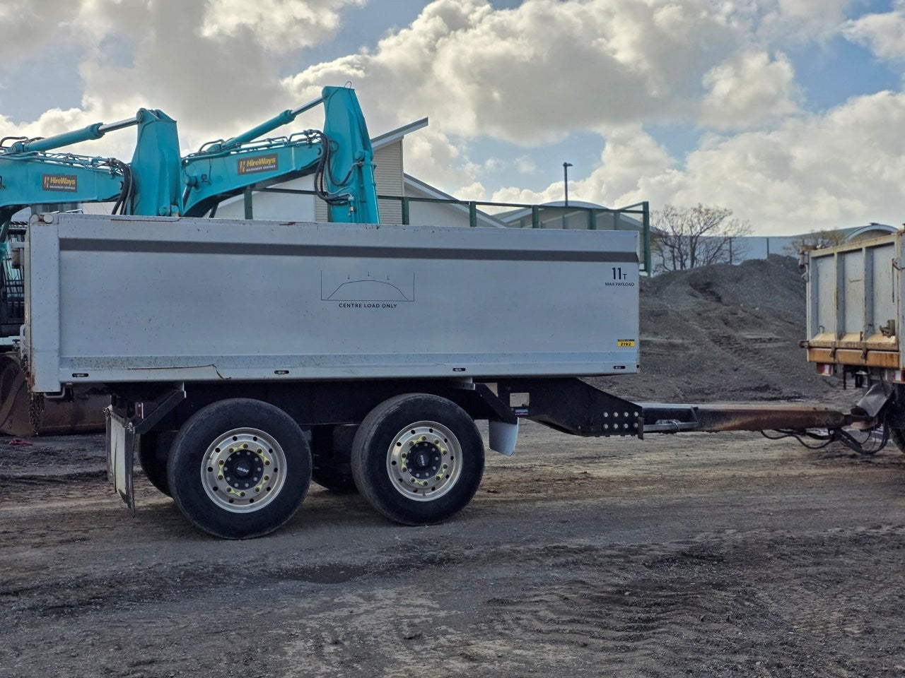 2022 MJ Customs 2Axle Tip Trailer