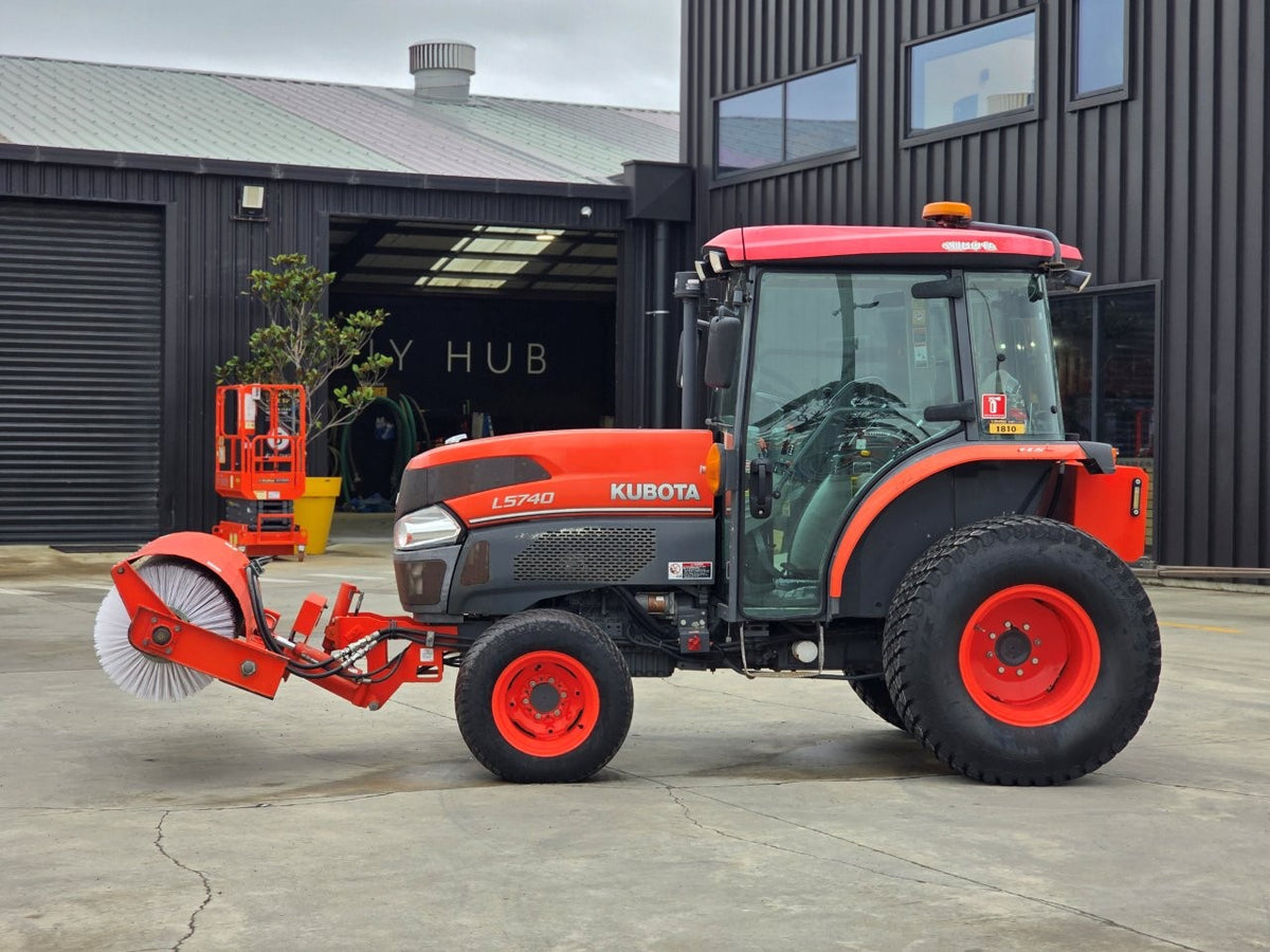 2021 Neilo L5740 Tractor Broom
