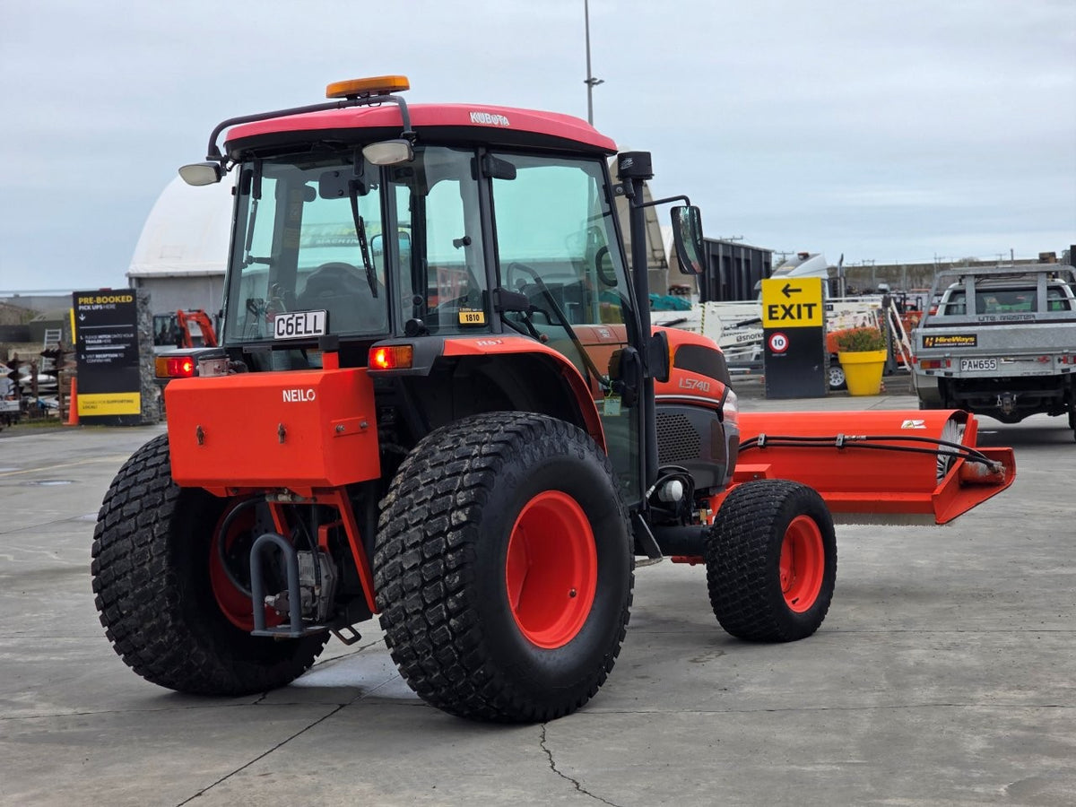 2021 Neilo L5740 Tractor Broom