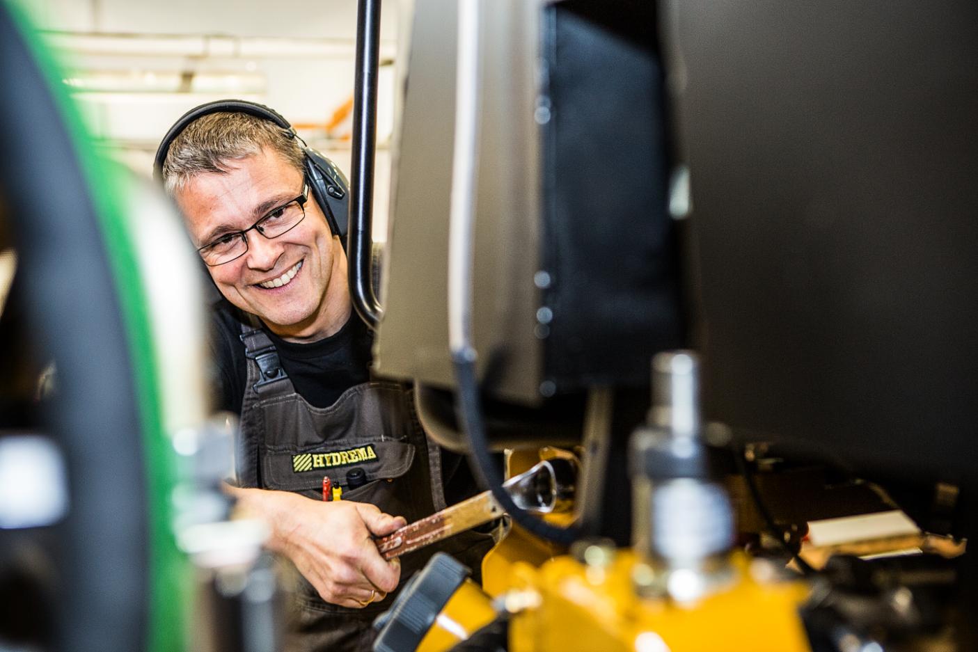 A Fabricator technician assembling a Hydrema 912
