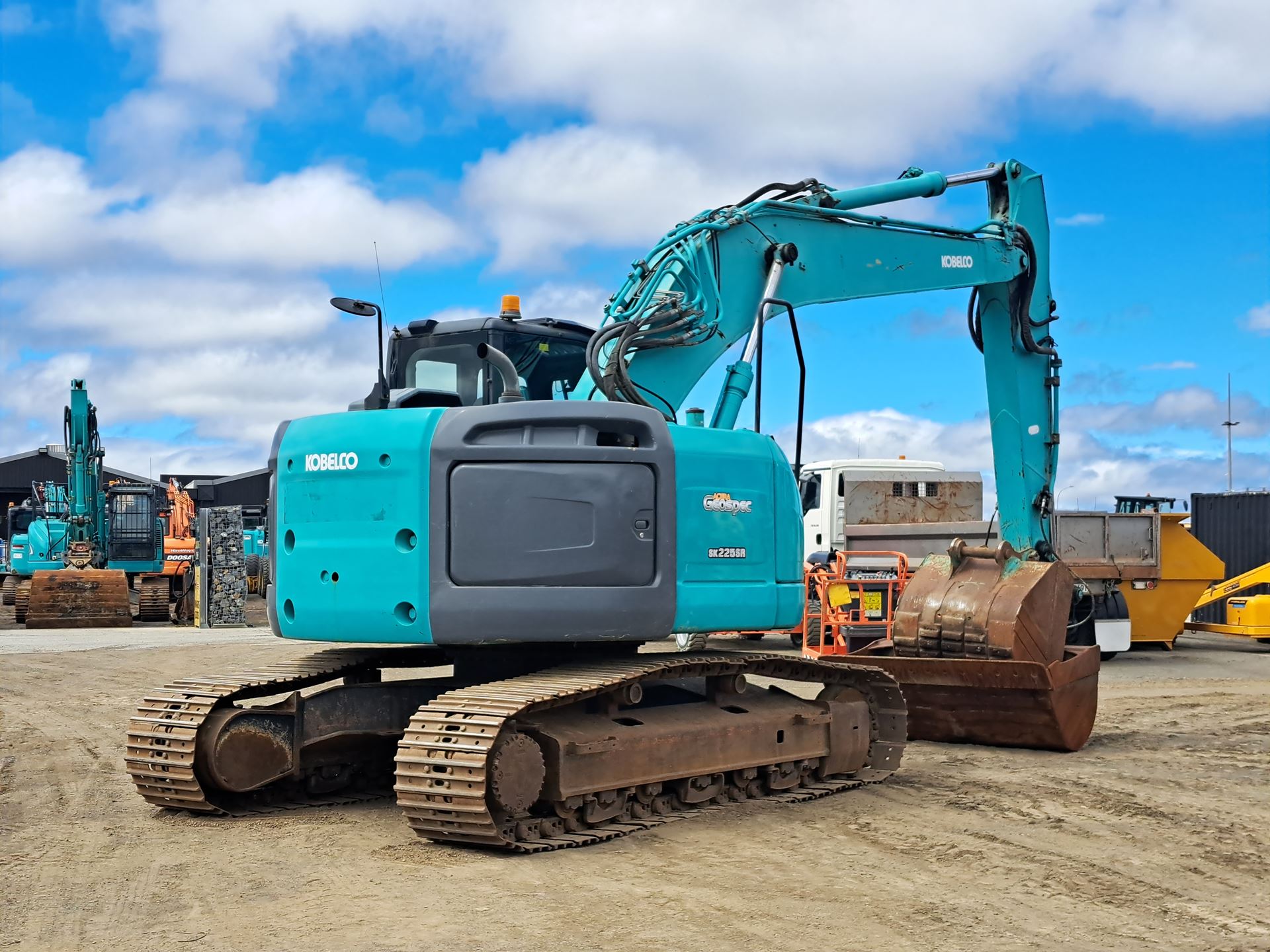 2015 Kobelco SK225SR-2 Excavator