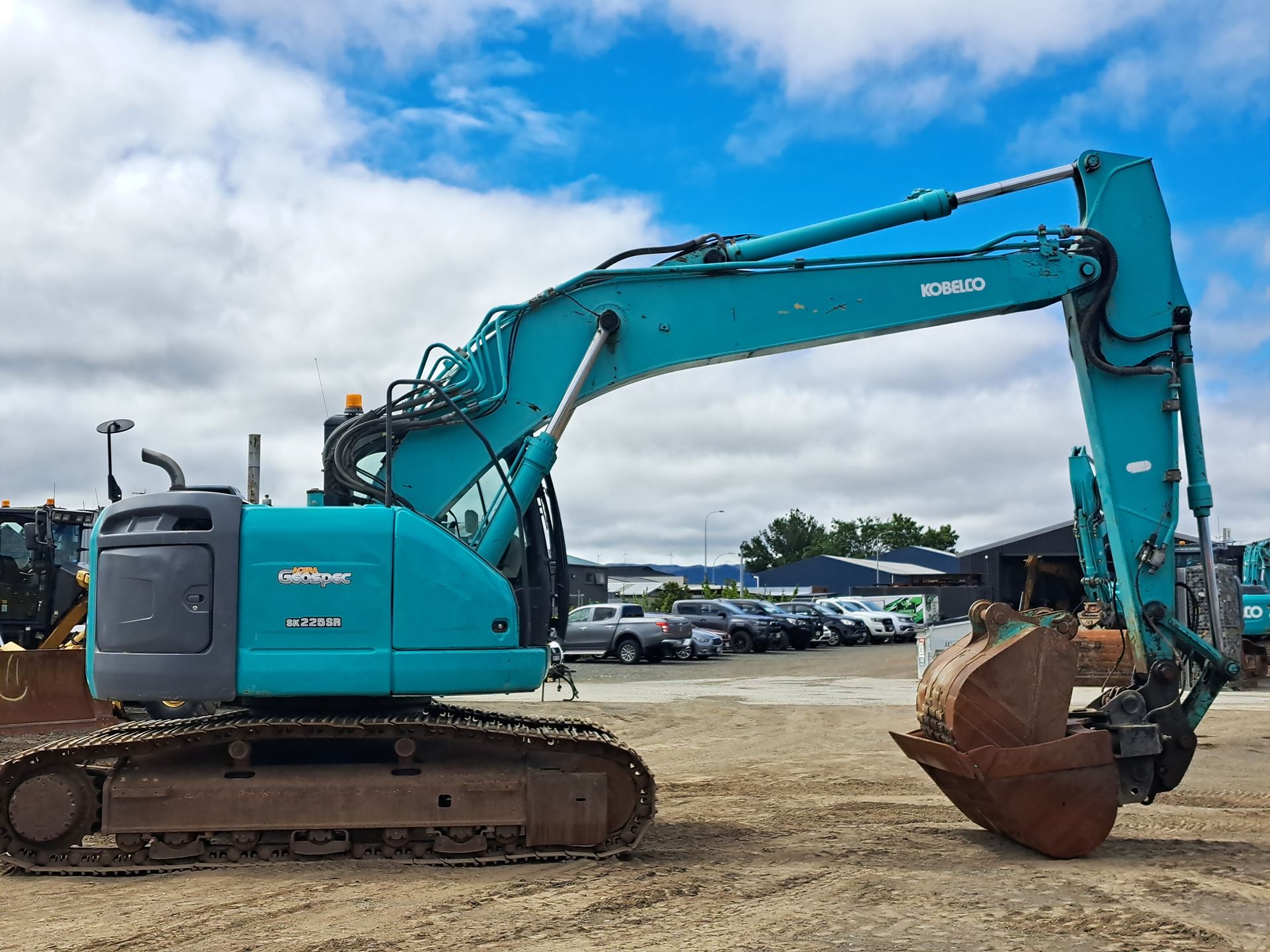 2015 Kobelco SK225SR-2 Excavator