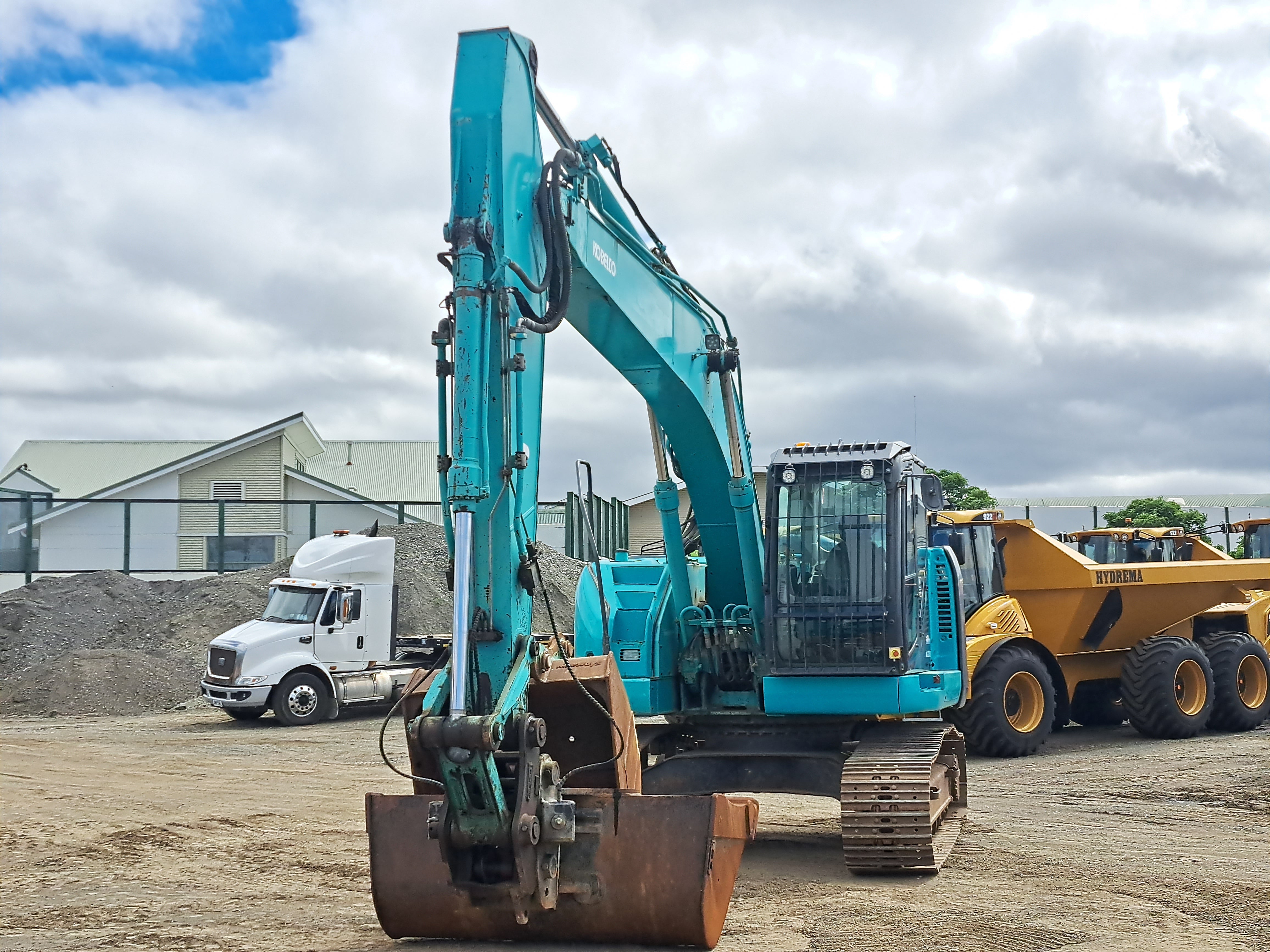 2015 Kobelco SK225SR-2 Excavator