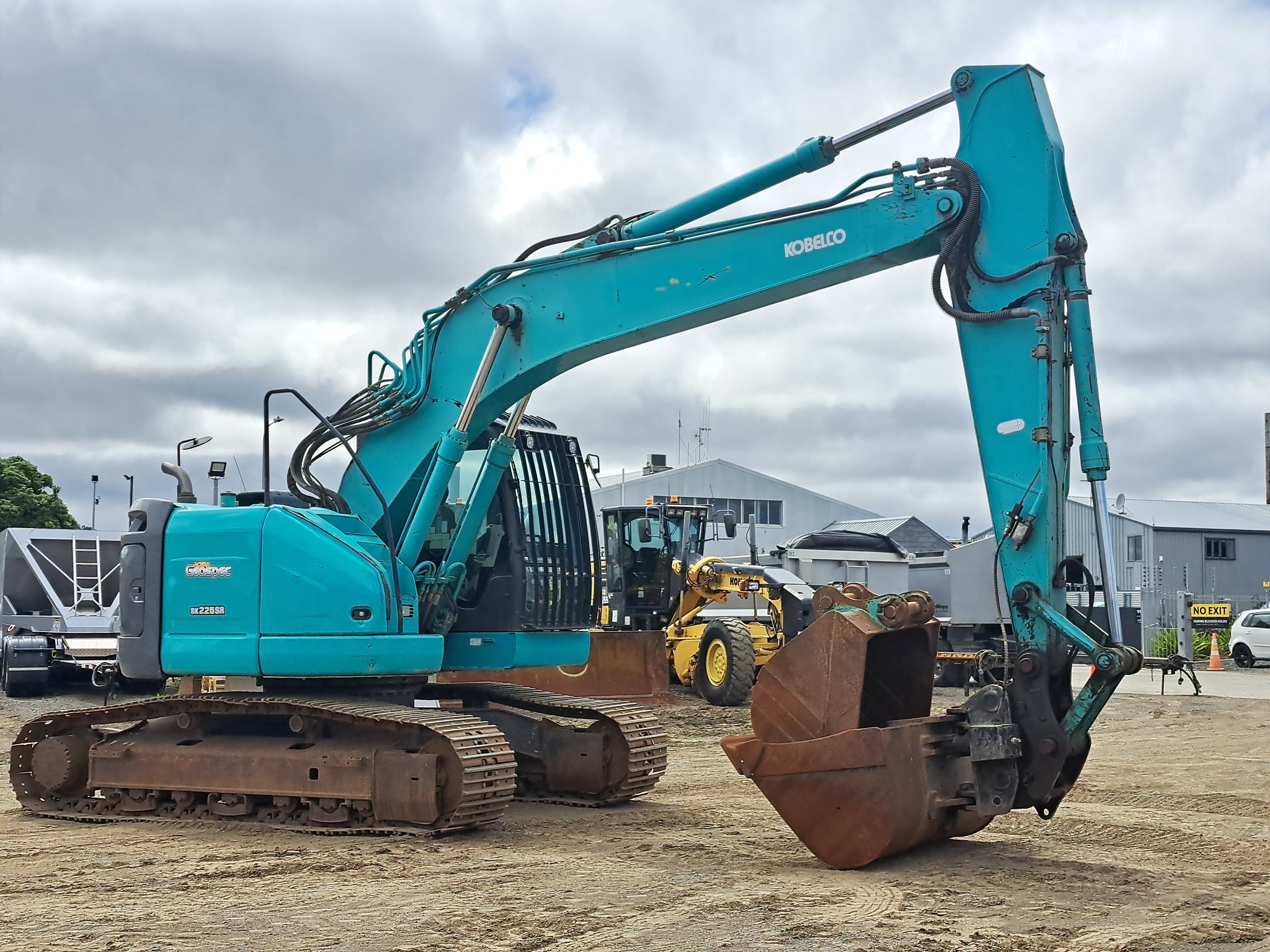 2015 Kobelco SK225SR-2 Excavator