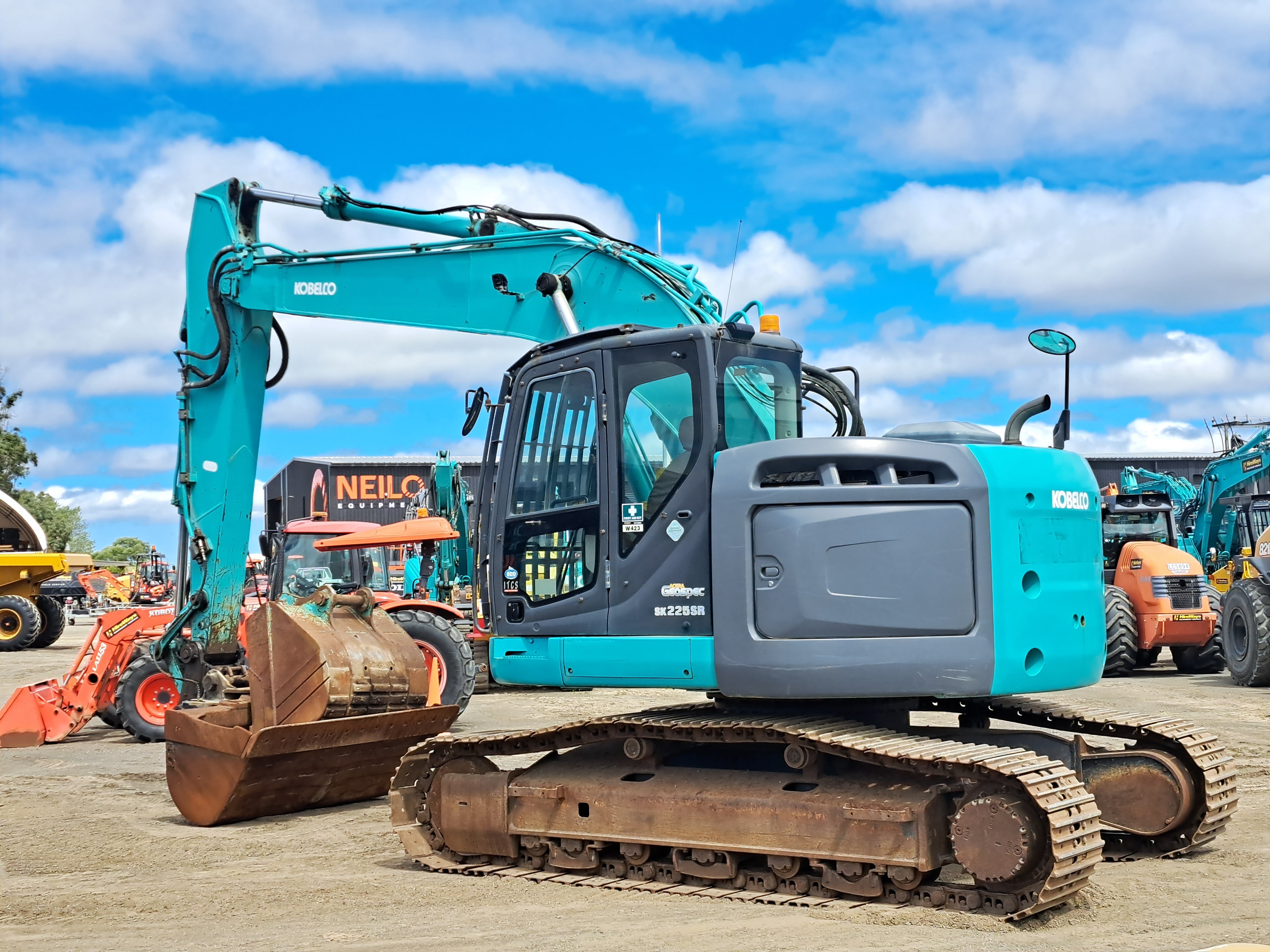 2015 Kobelco SK225SR-2 Excavator