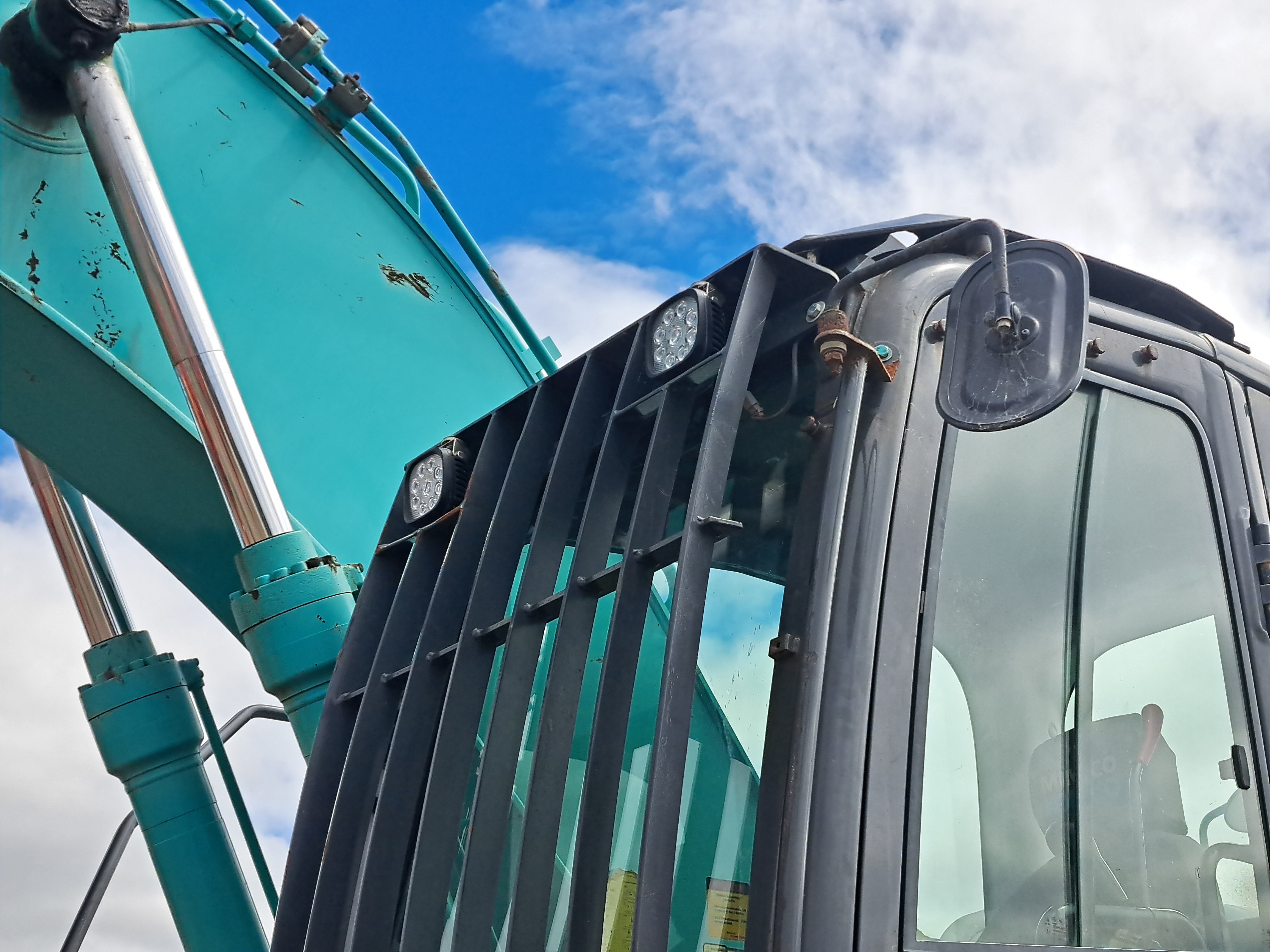 2015 Kobelco SK225SR-2 Excavator