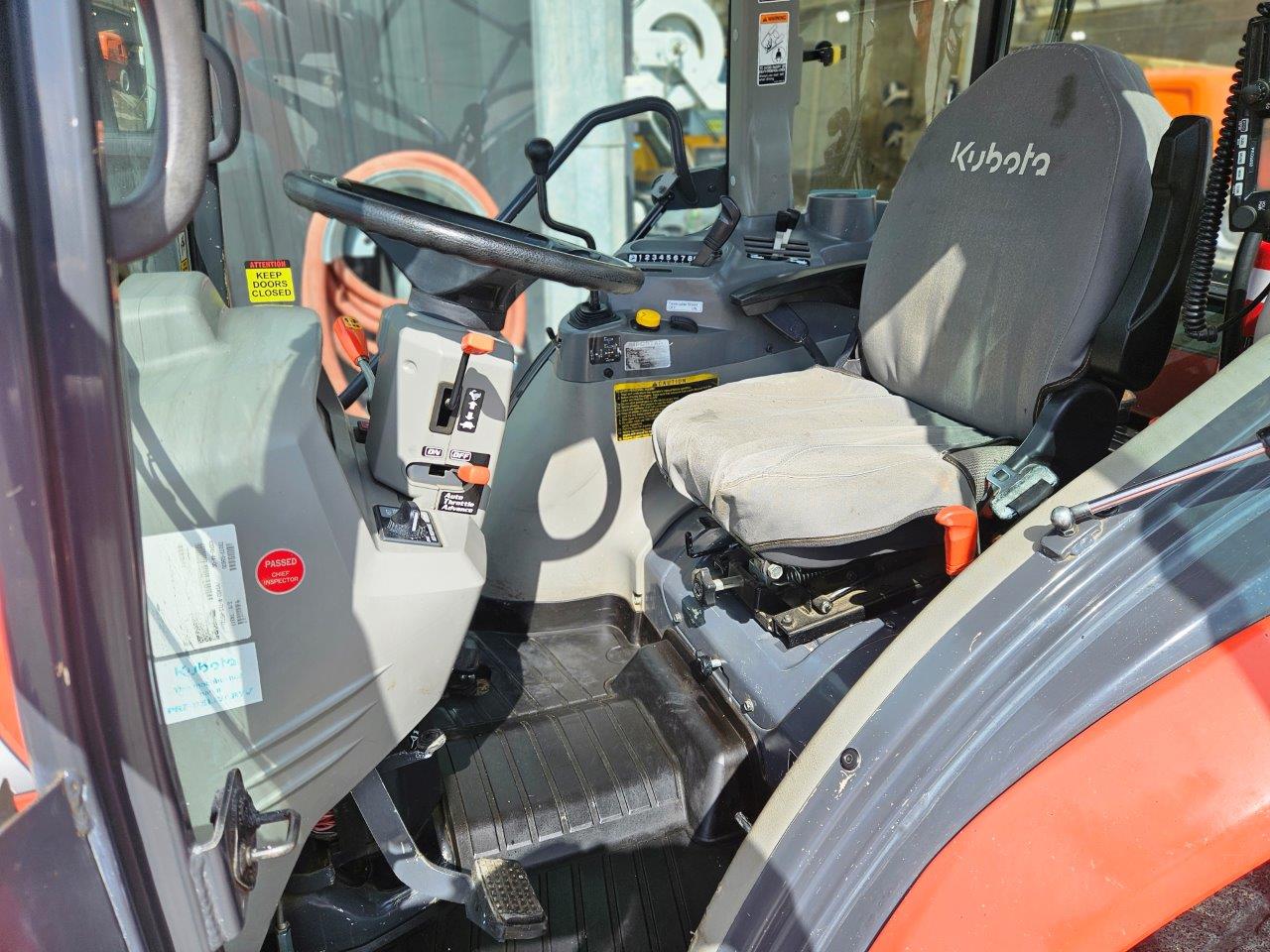 2019 Kubota L5740D Neilo Broom