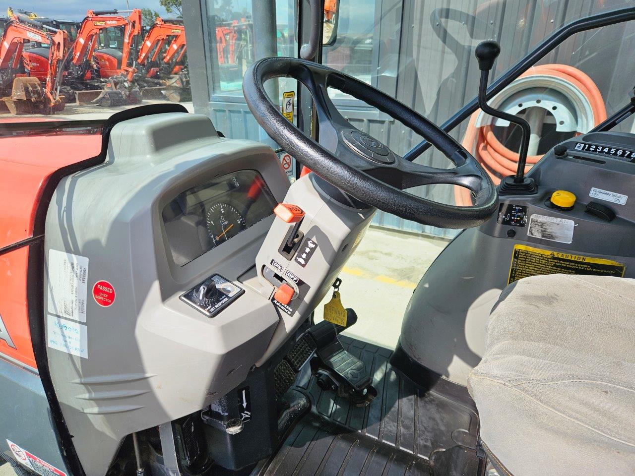 2019 Kubota L5740D Neilo Broom