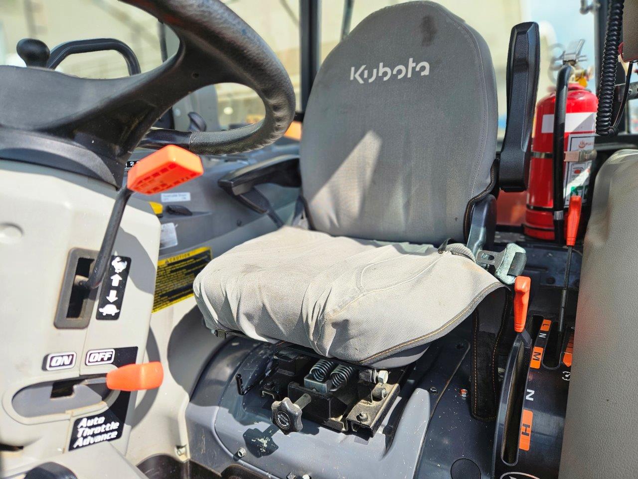 2019 Kubota L5740D Neilo Broom