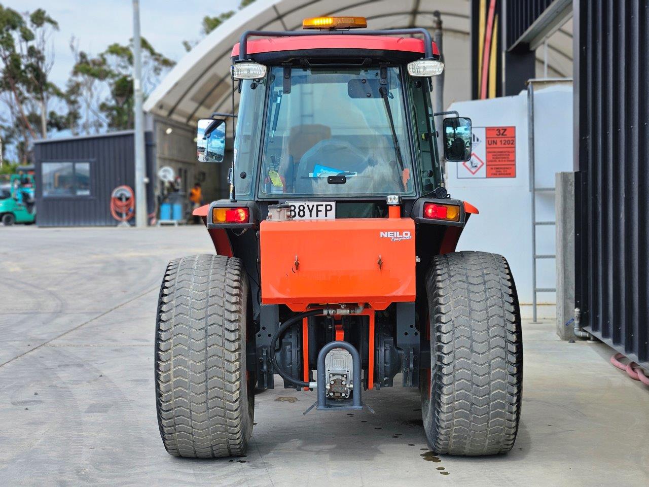 2019 Kubota L5740D Neilo Broom