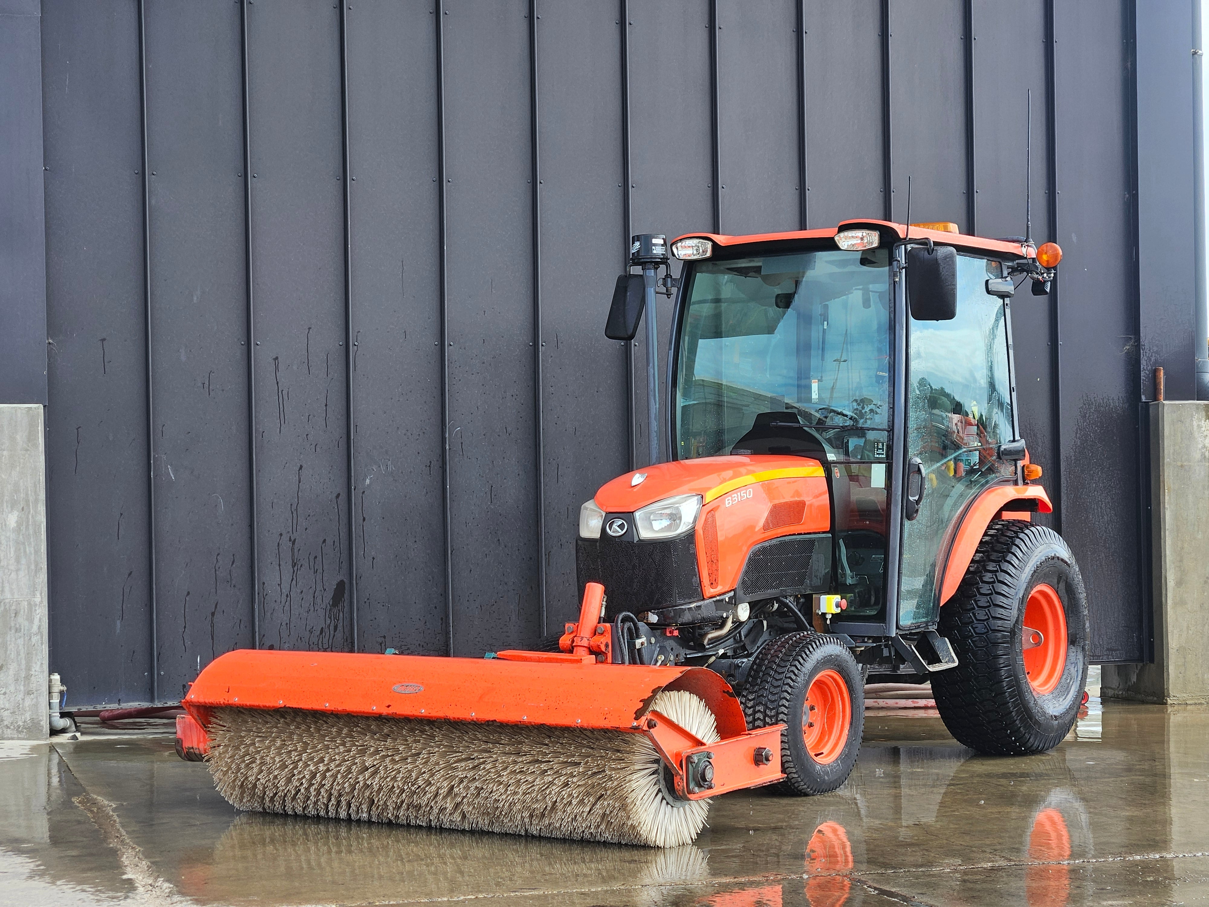 2019 Kubota B3150 Neilo Broom