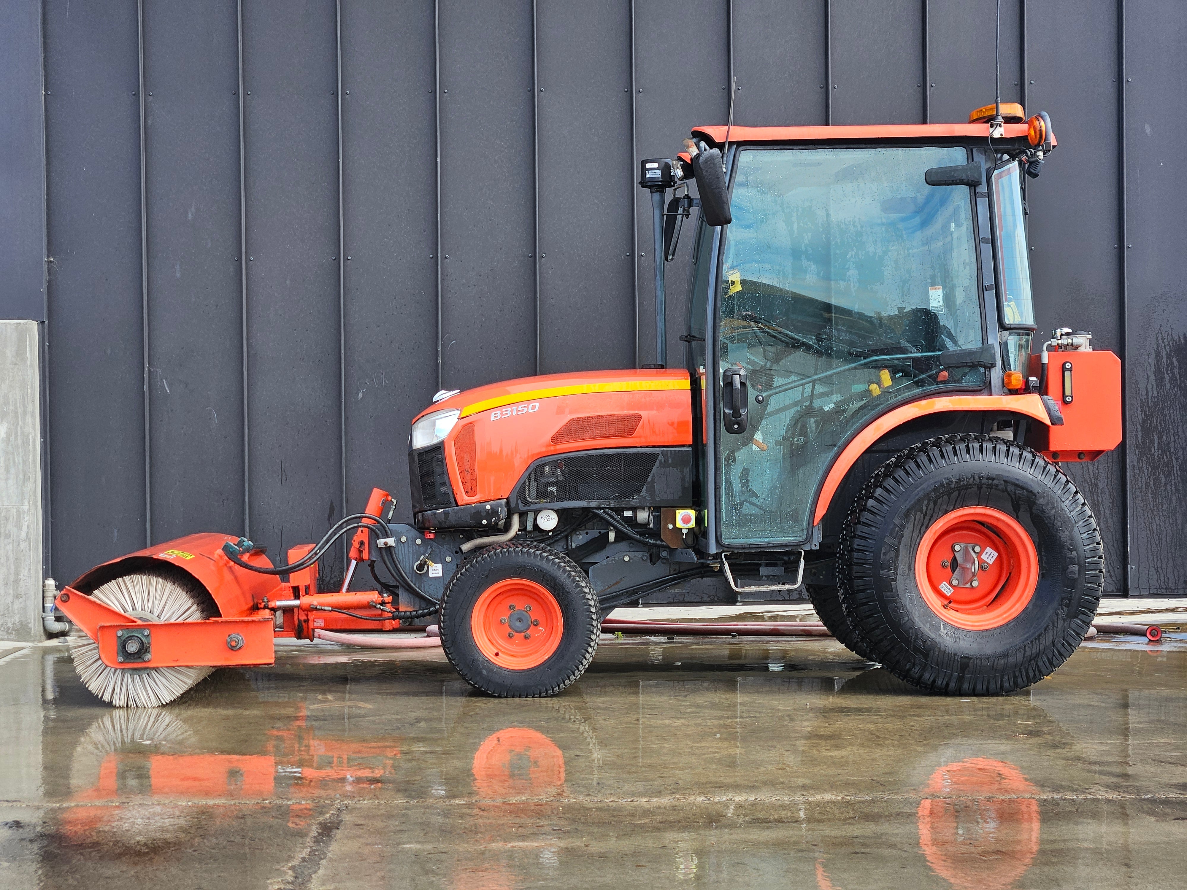 2019 Kubota B3150 Neilo Broom