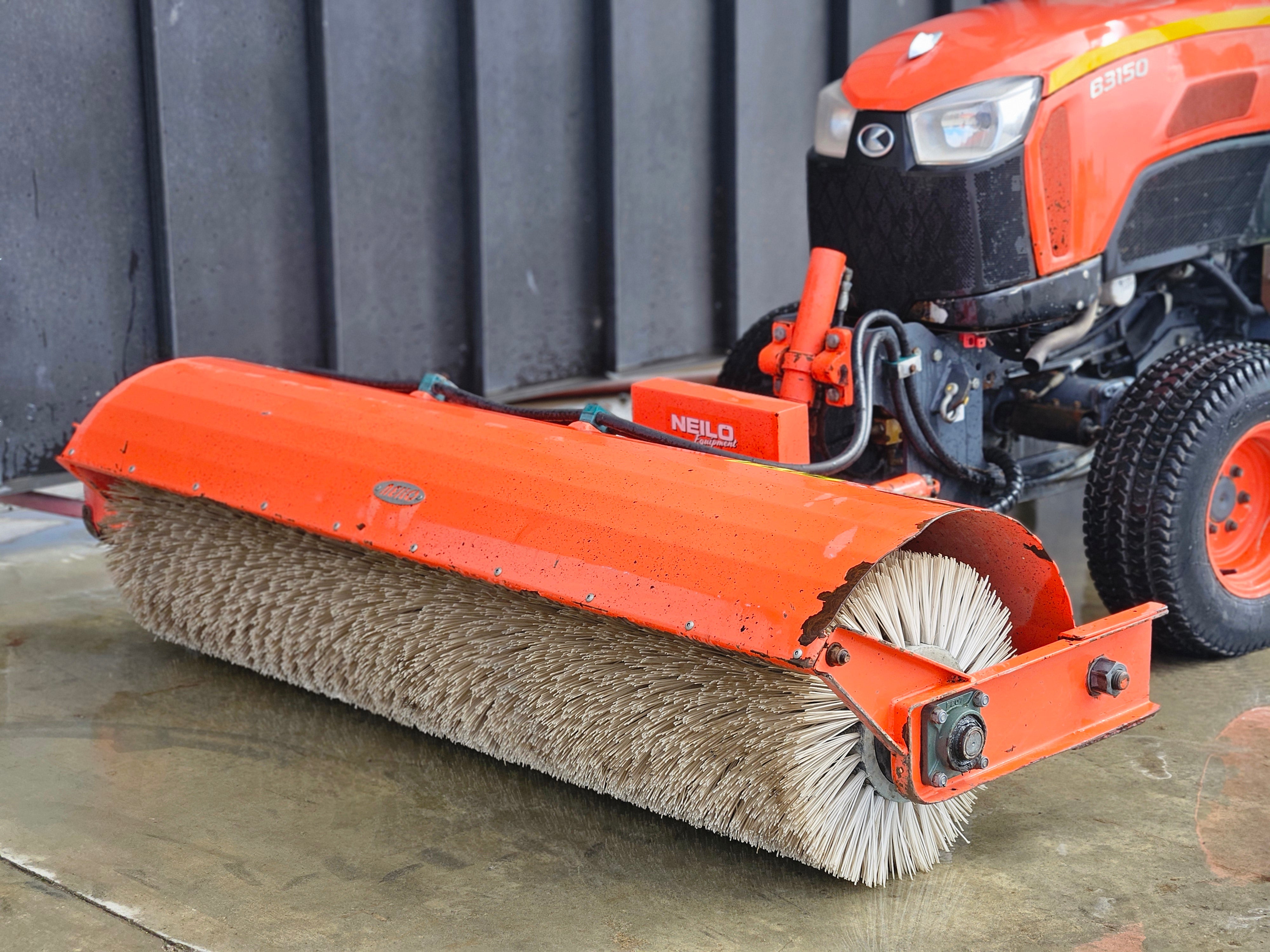 2019 Kubota B3150 Neilo Broom