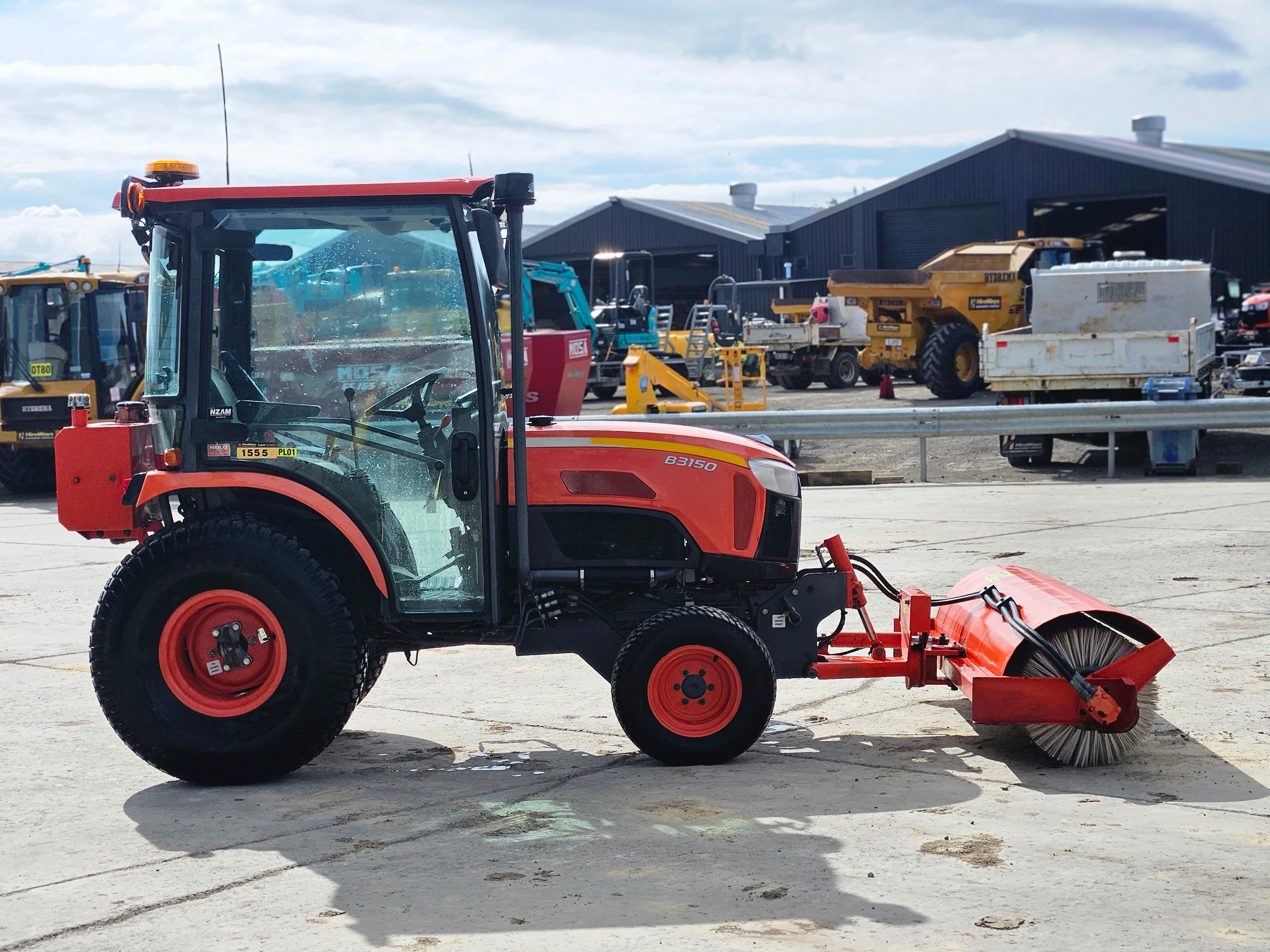 2019 Kubota B3150 Neilo Broom