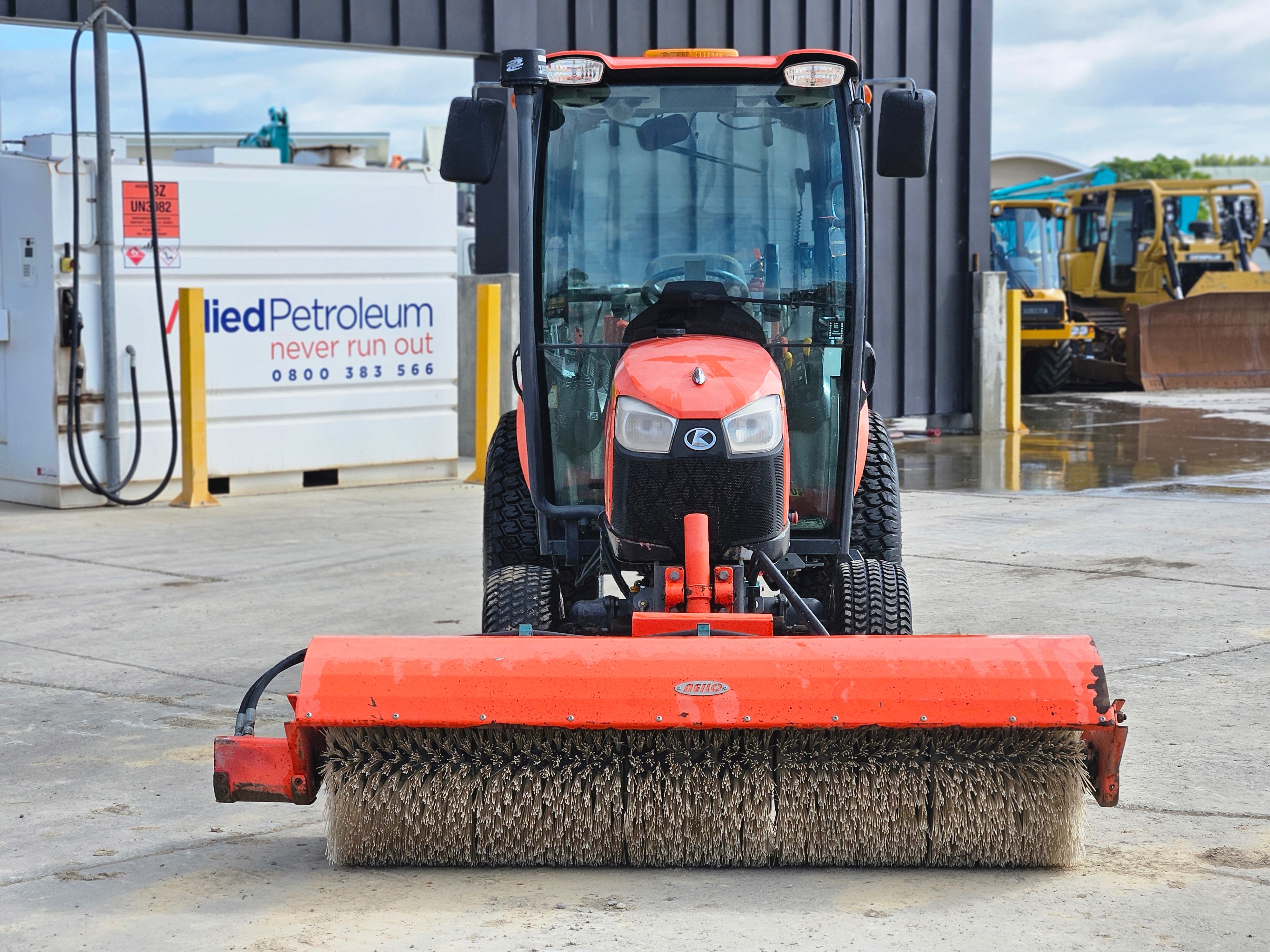 2019 Kubota B3150 Neilo Broom