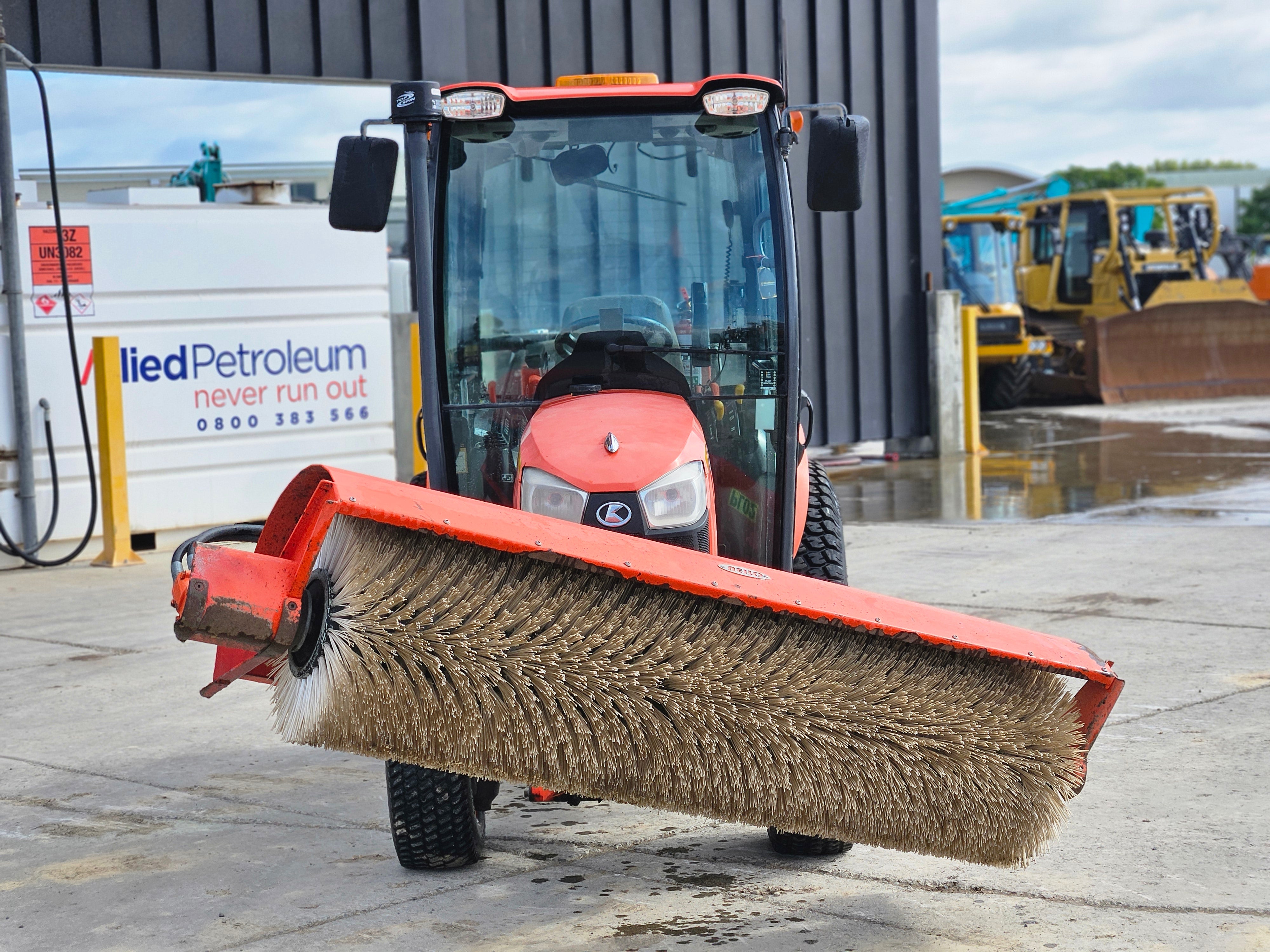 2019 Kubota B3150 Neilo Broom