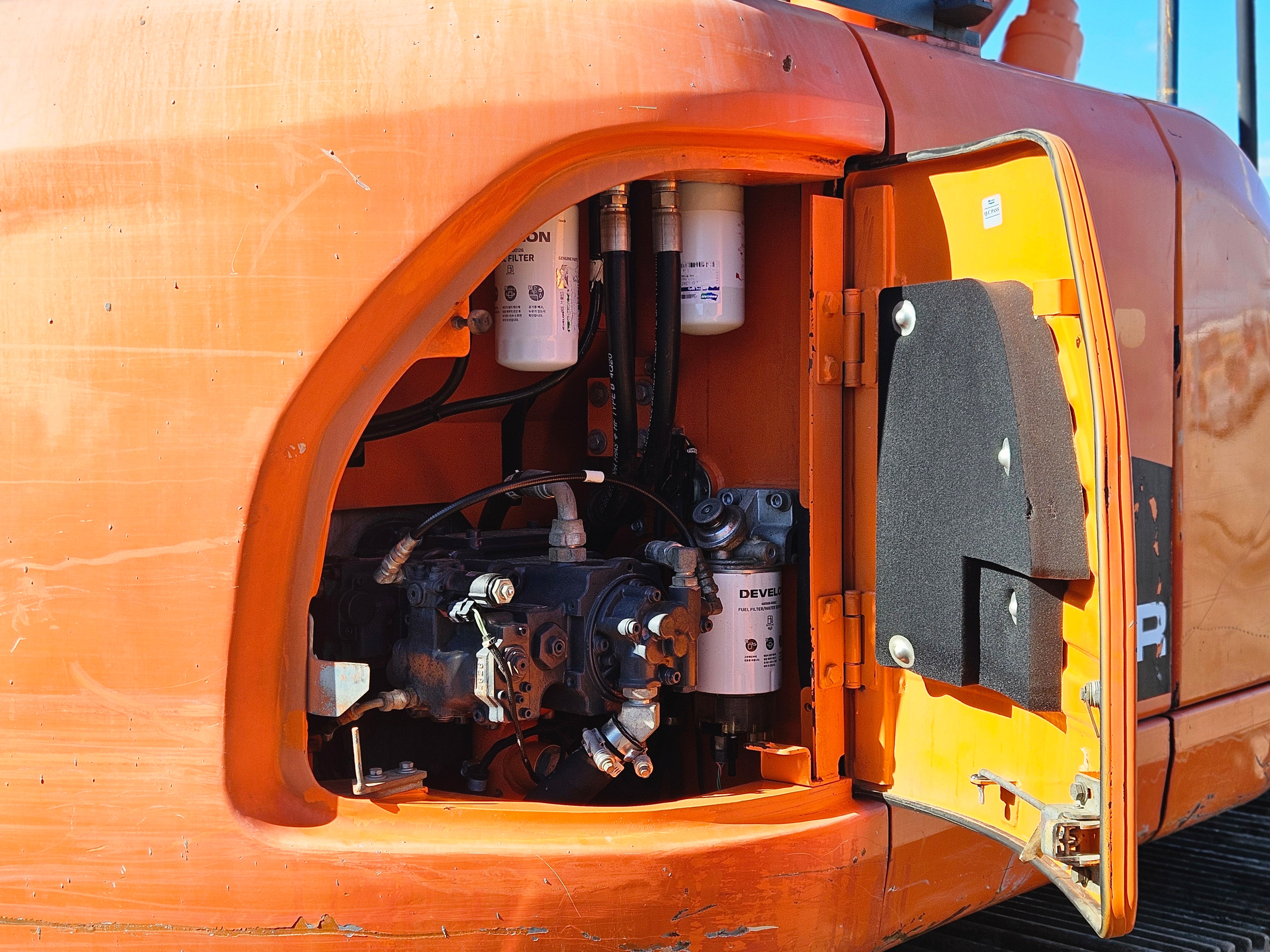 2015 Doosan DX140LCR Excavator