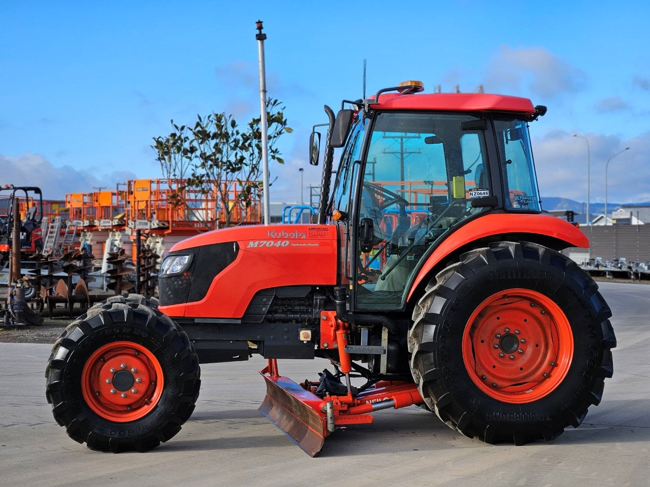 2022 Neilo M7040 Cabin Grader
