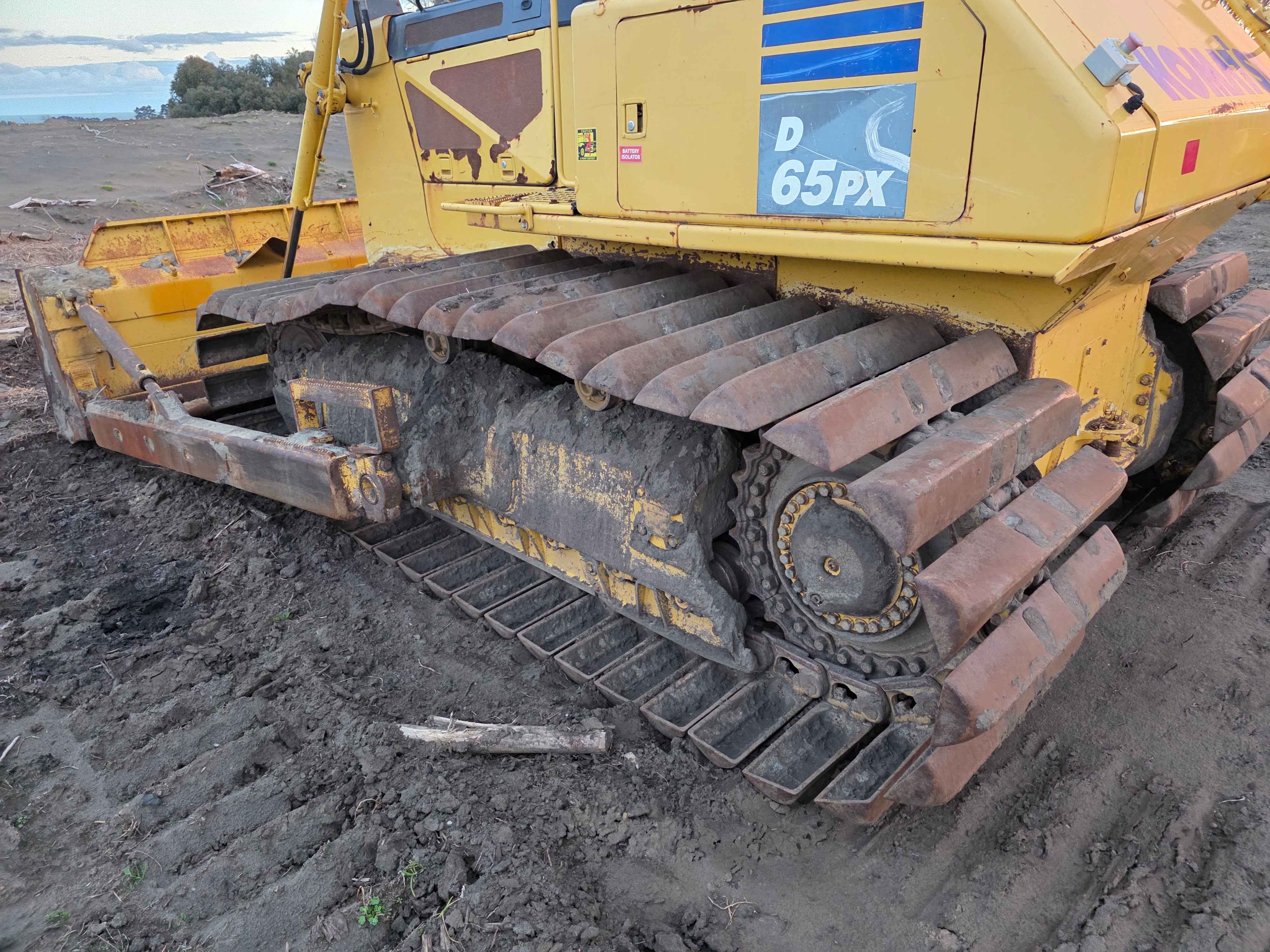 2015 Komatsu D65PX-17 Bulldozer