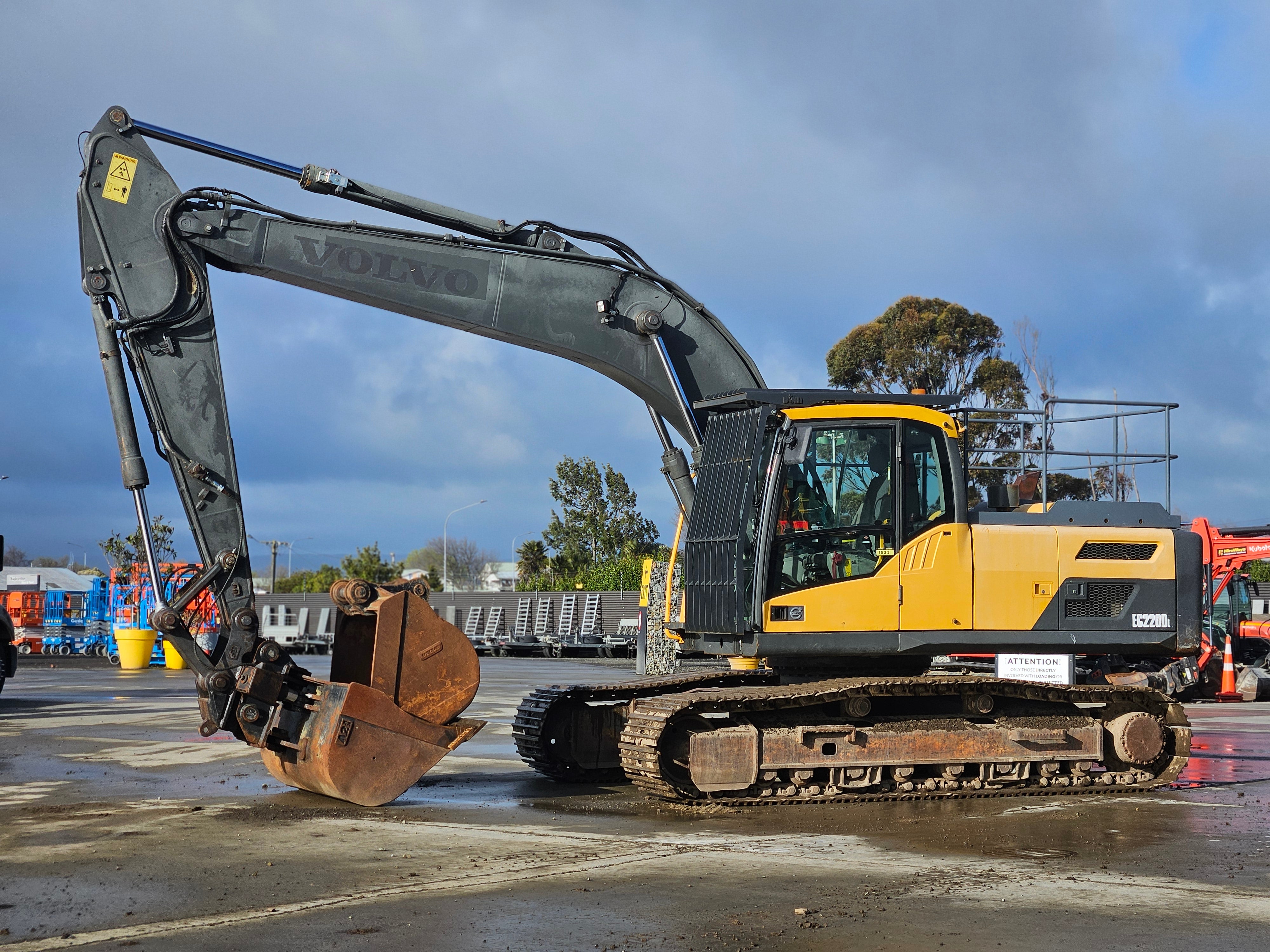 2012 Volvo EC220DL Excavator