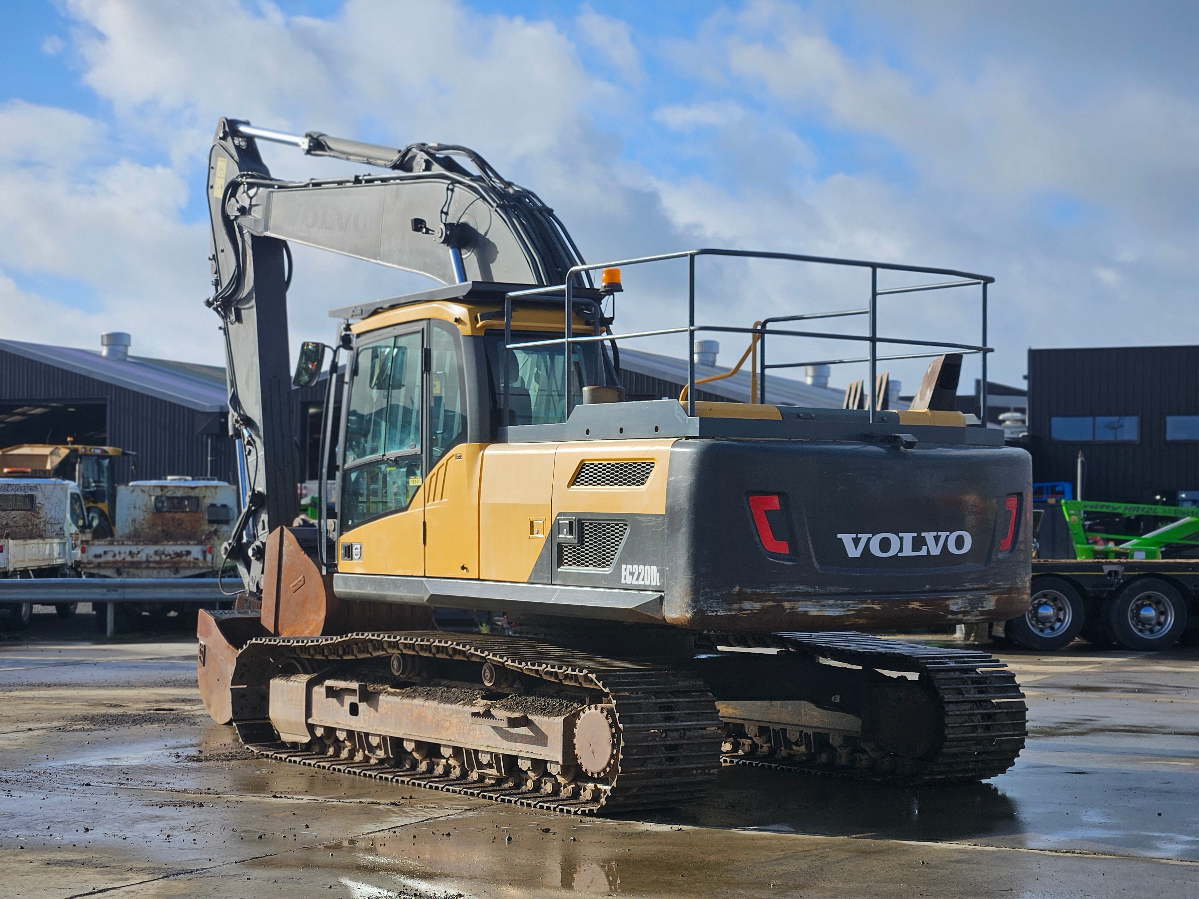 2012 Volvo EC220DL Excavator