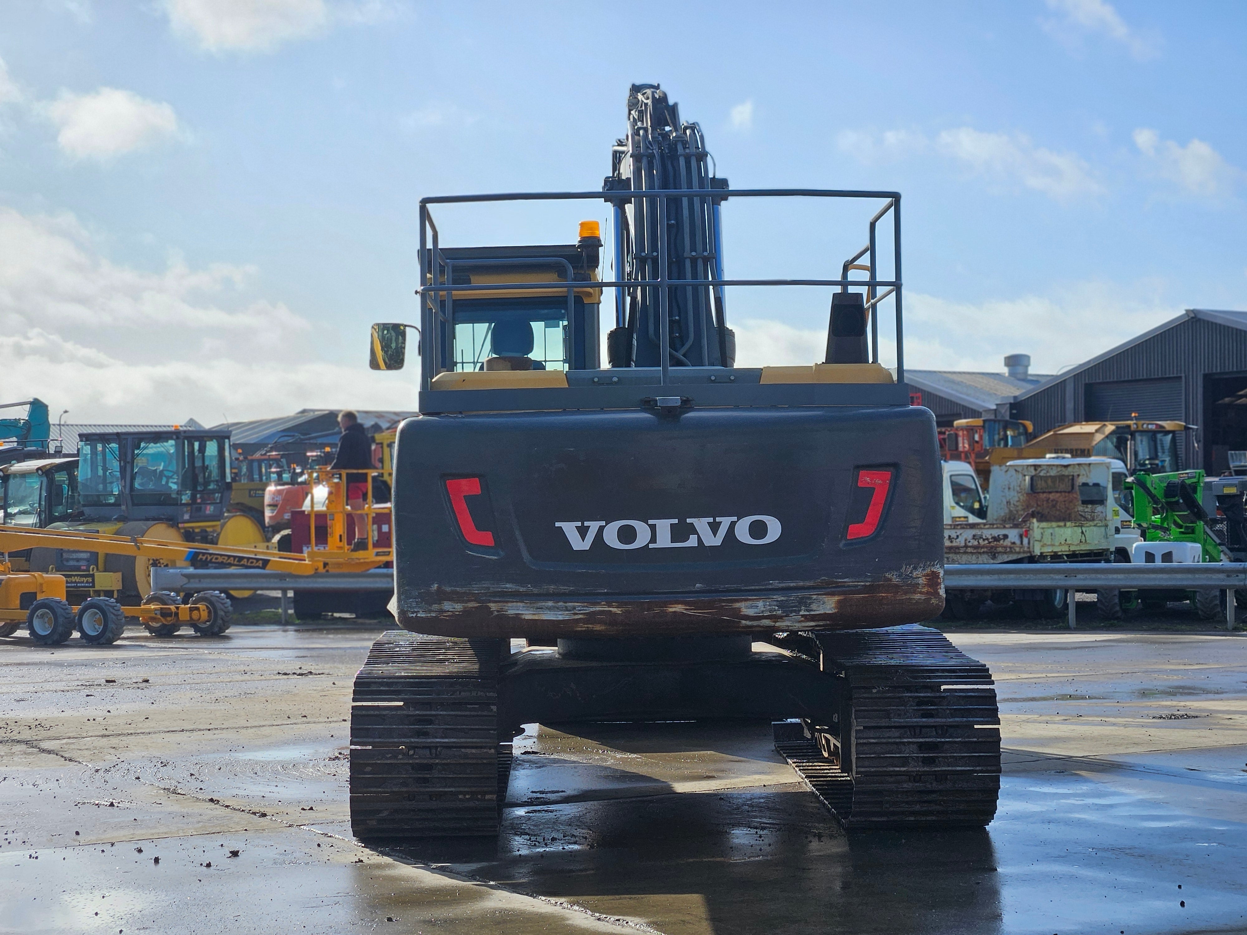 2012 Volvo EC220DL Excavator