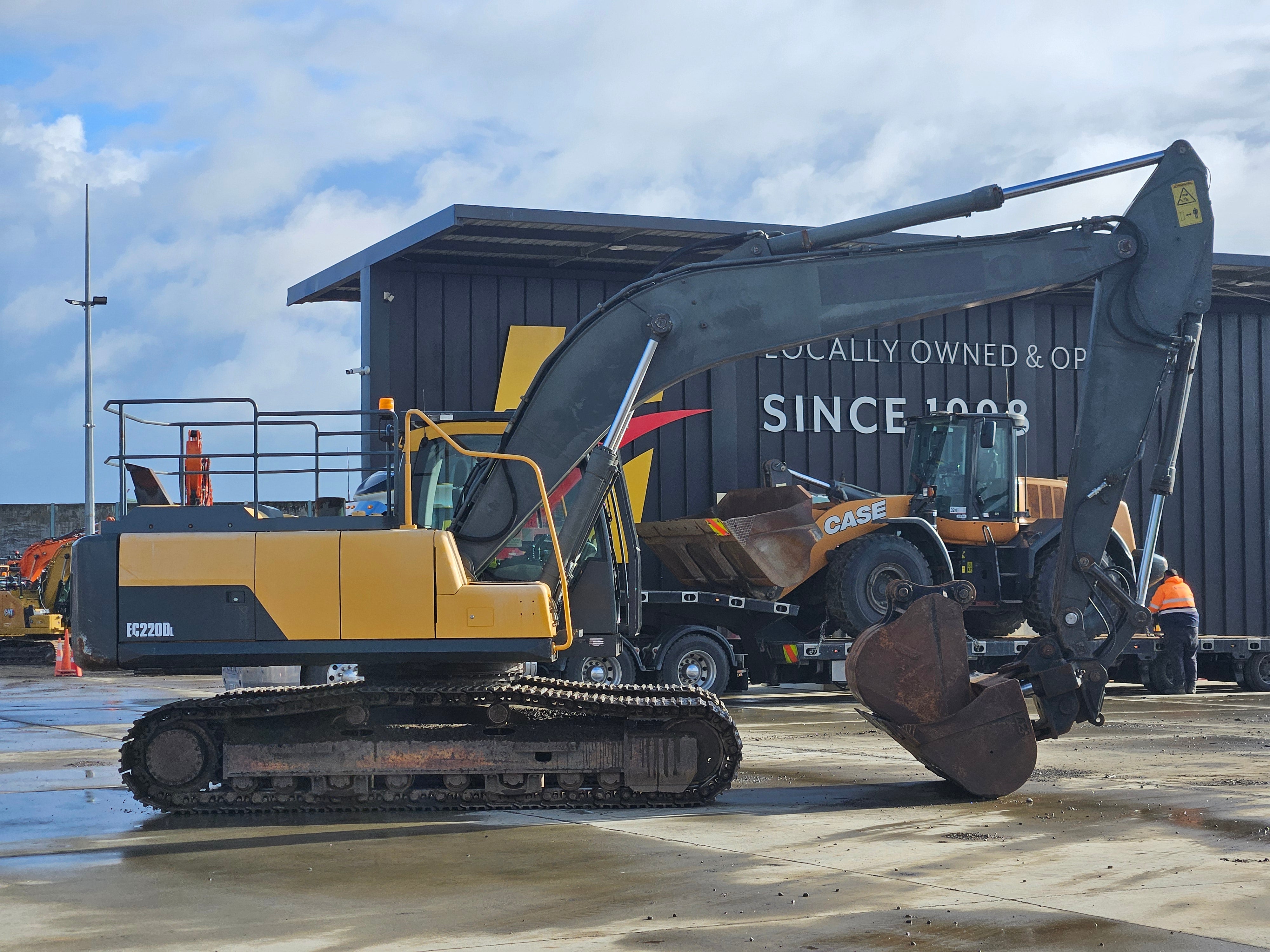 2012 Volvo EC220DL Excavator