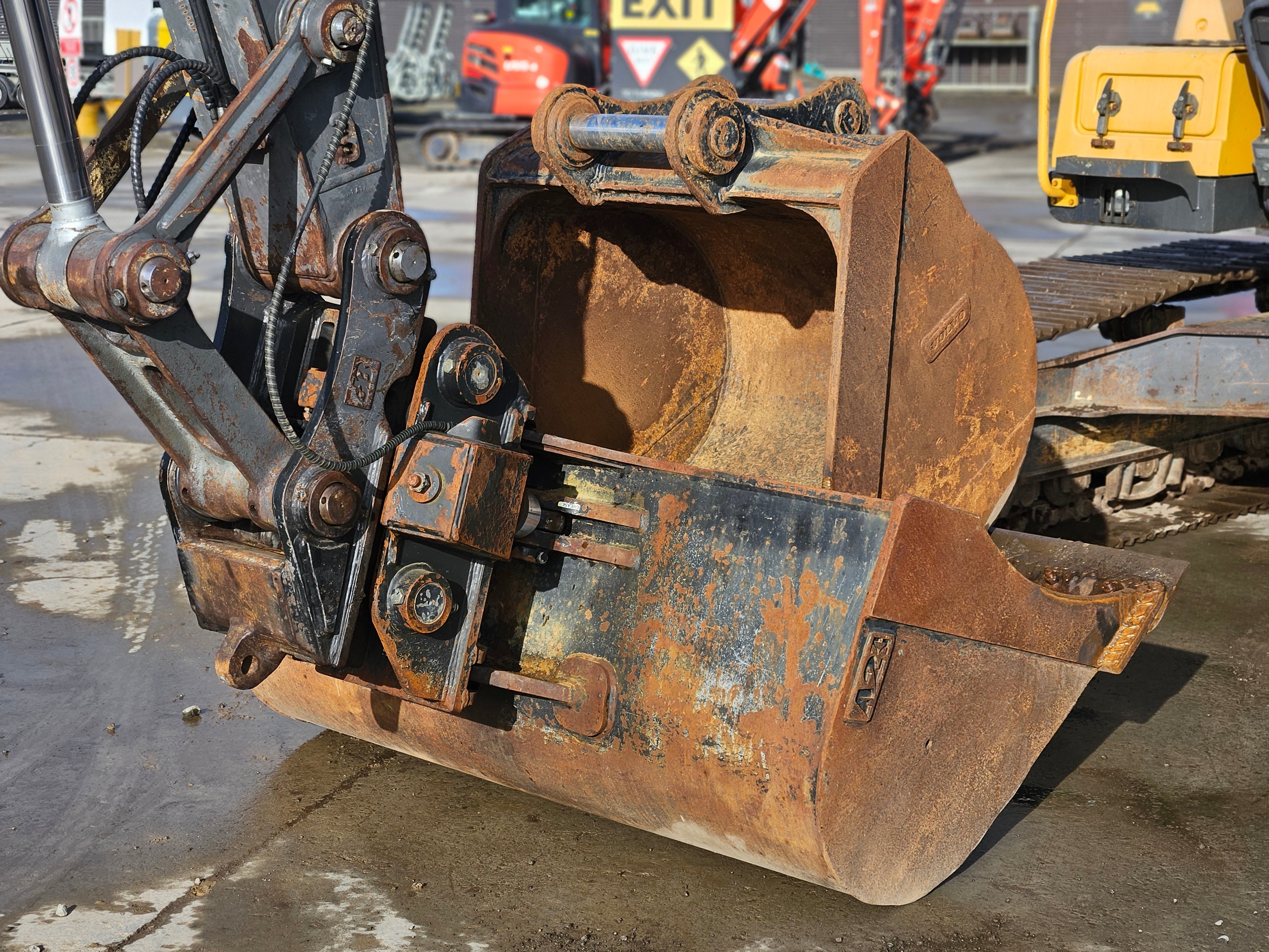 2012 Volvo EC220DL Excavator